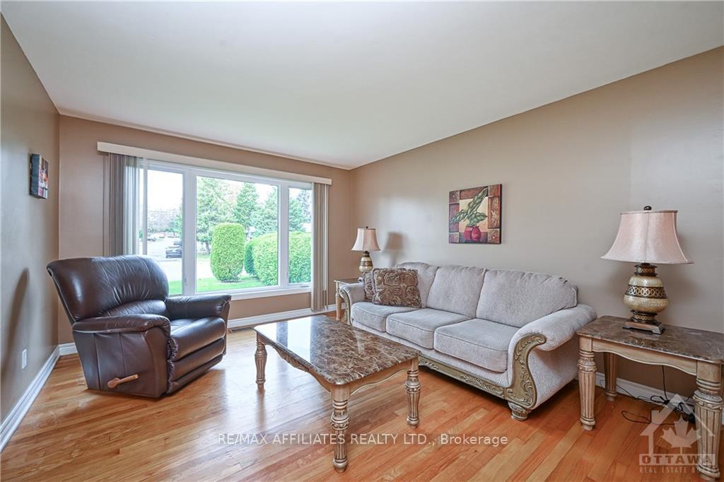 Photo 3 of 894 Charleswood Avenue, Ottawa, Carson Meadows — HOMEH
