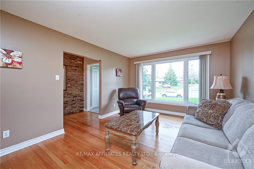 Photo 4 of 894 Charleswood Avenue, Ottawa, Carson Meadows — HOMEH