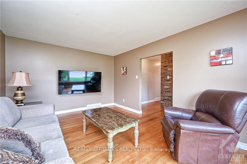 Photo 6 of 894 Charleswood Avenue, Ottawa, Carson Meadows — HOMEH
