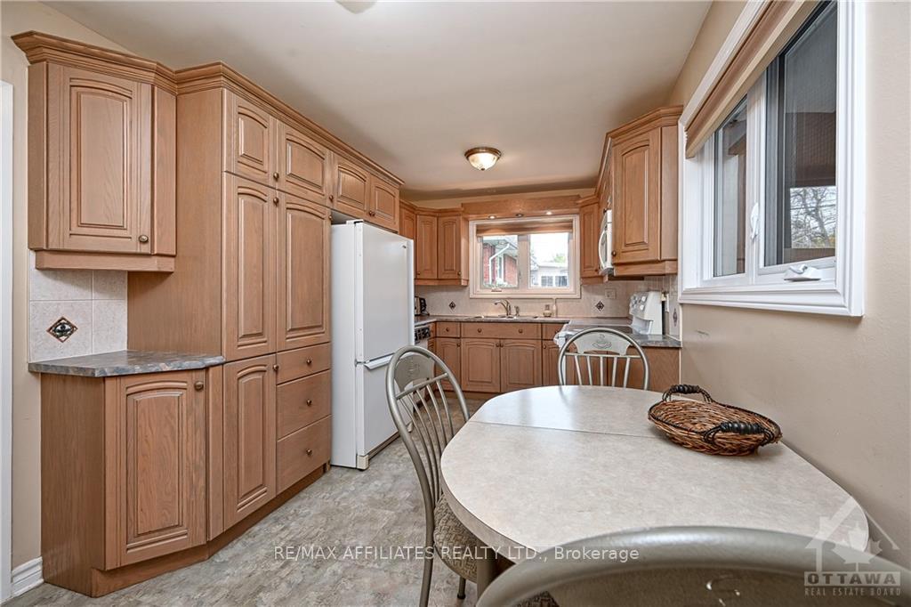 Photo 7 of 894 Charleswood Avenue, Ottawa, Carson Meadows — HOMEH