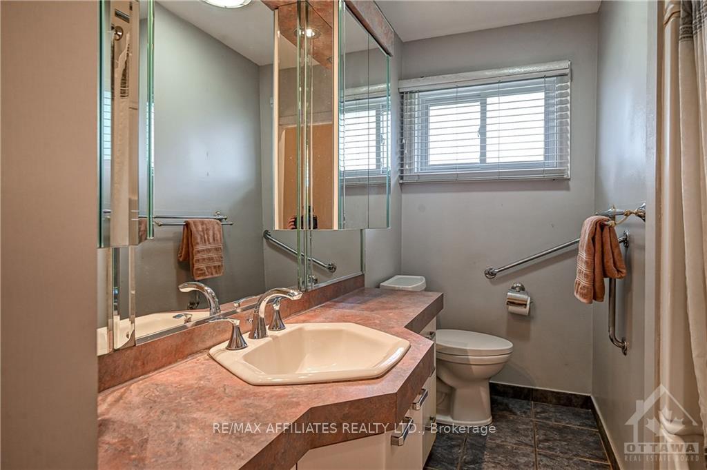 Photo 12 of 894 Charleswood Avenue, Ottawa, Carson Meadows — HOMEH