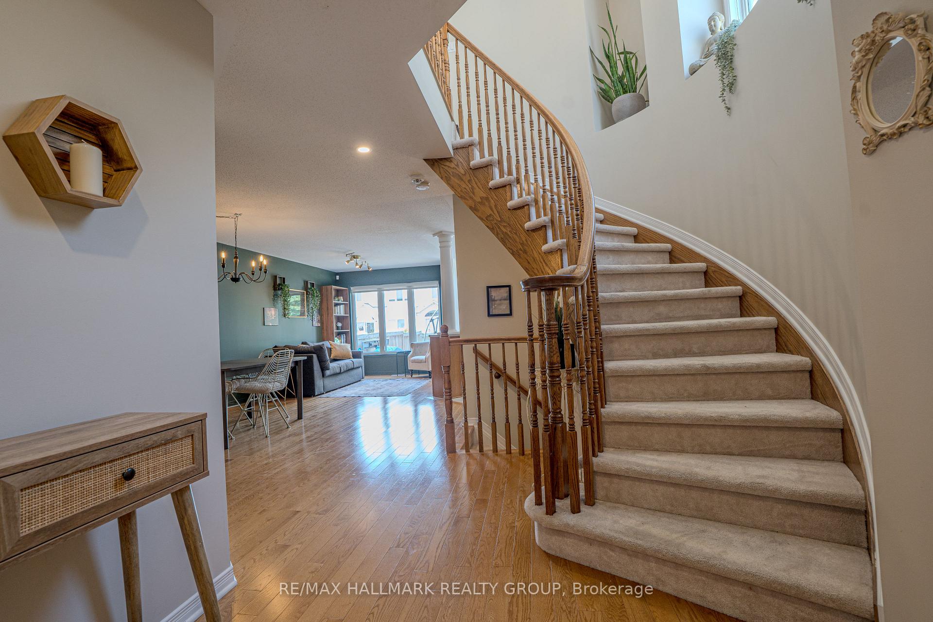 Photo 3 of 325 Bryarton Street N, Ottawa, Chapel Hill — HOMEH