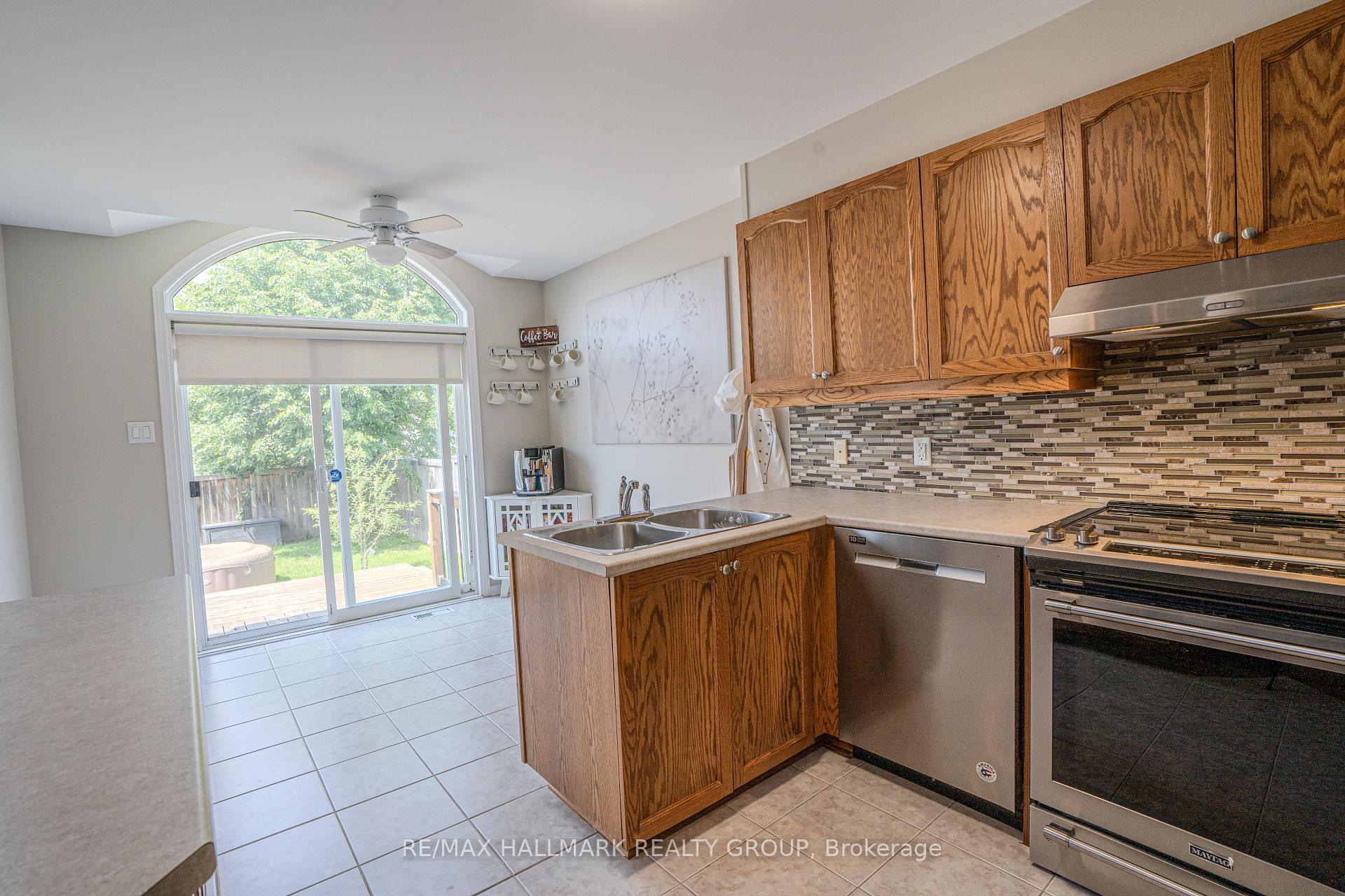 Photo 6 of 325 Bryarton Street N, Ottawa, Chapel Hill — HOMEH