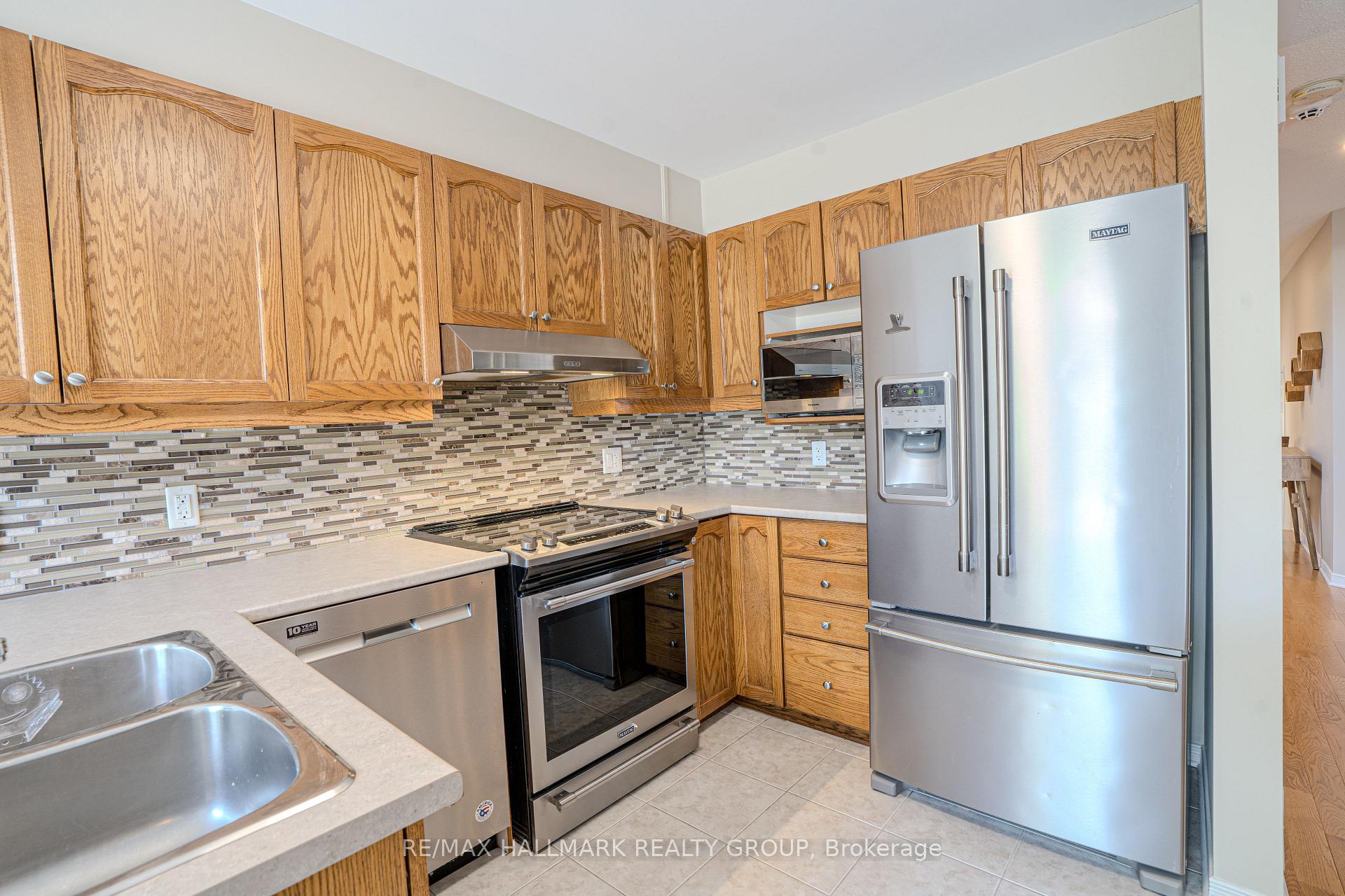 Photo 7 of 325 Bryarton Street N, Ottawa, Chapel Hill — HOMEH