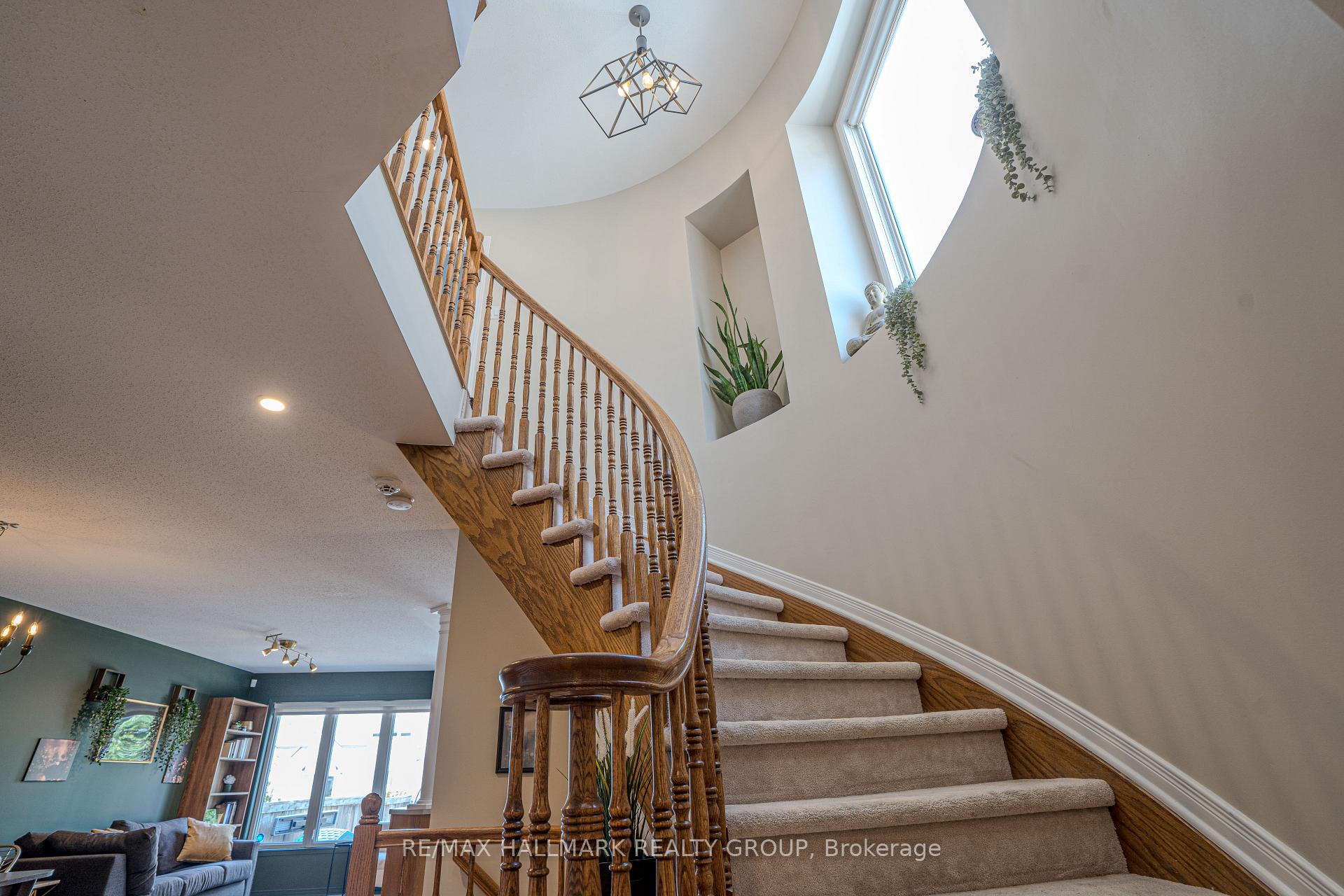 Photo 10 of 325 Bryarton Street N, Ottawa, Chapel Hill — HOMEH