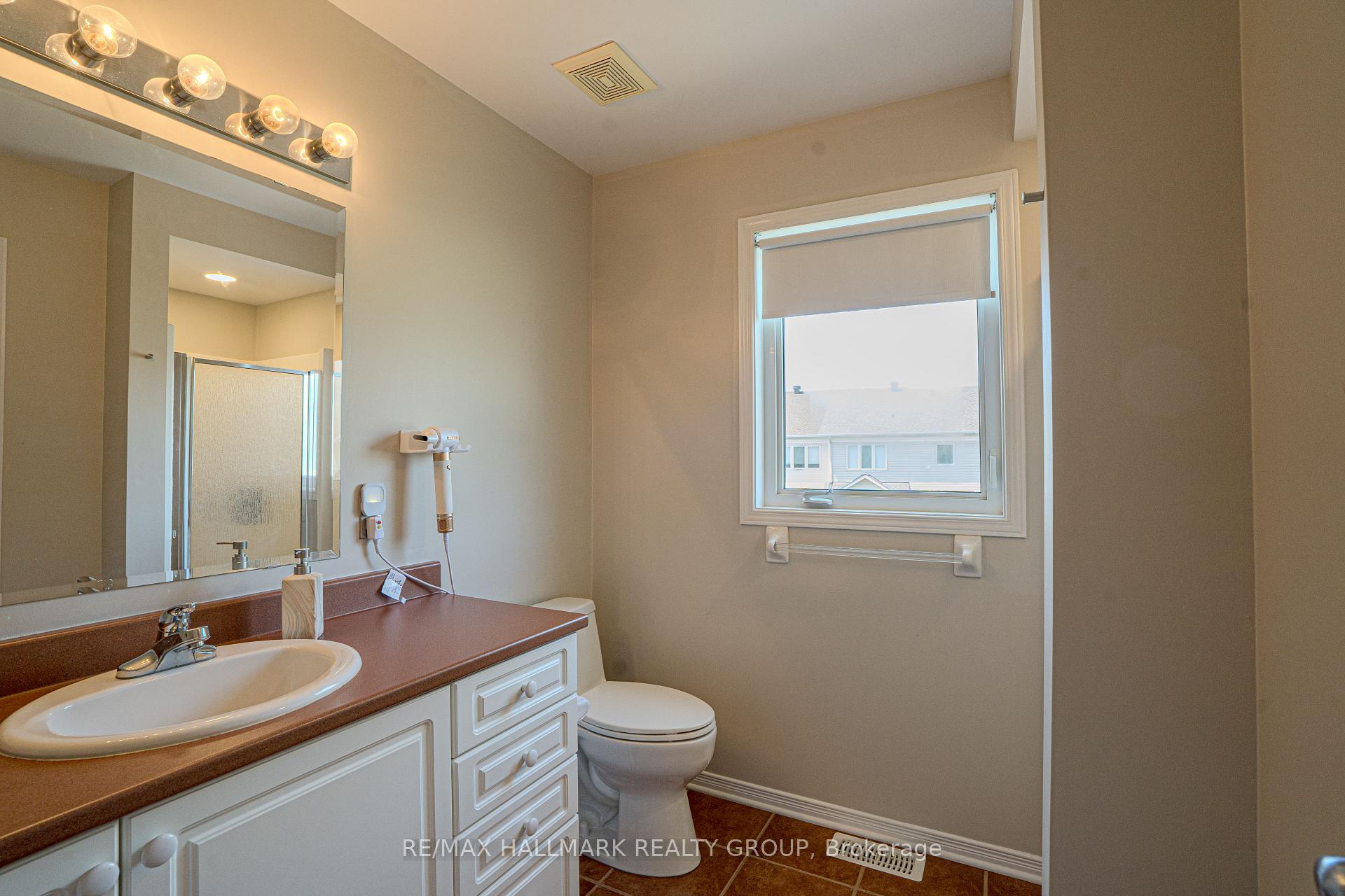 Photo 13 of 325 Bryarton Street N, Ottawa, Chapel Hill — HOMEH