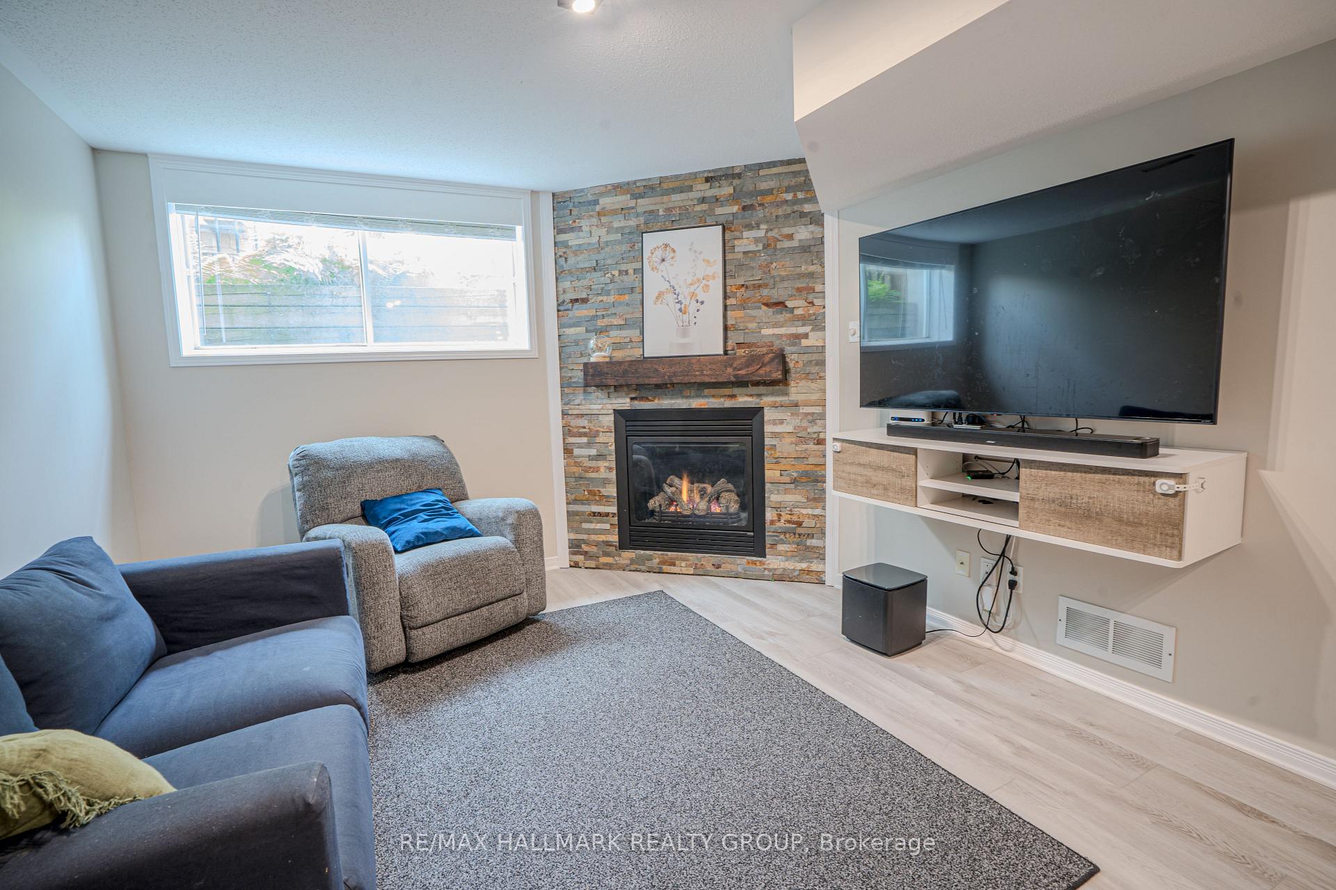 Photo 17 of 325 Bryarton Street N, Ottawa, Chapel Hill — HOMEH