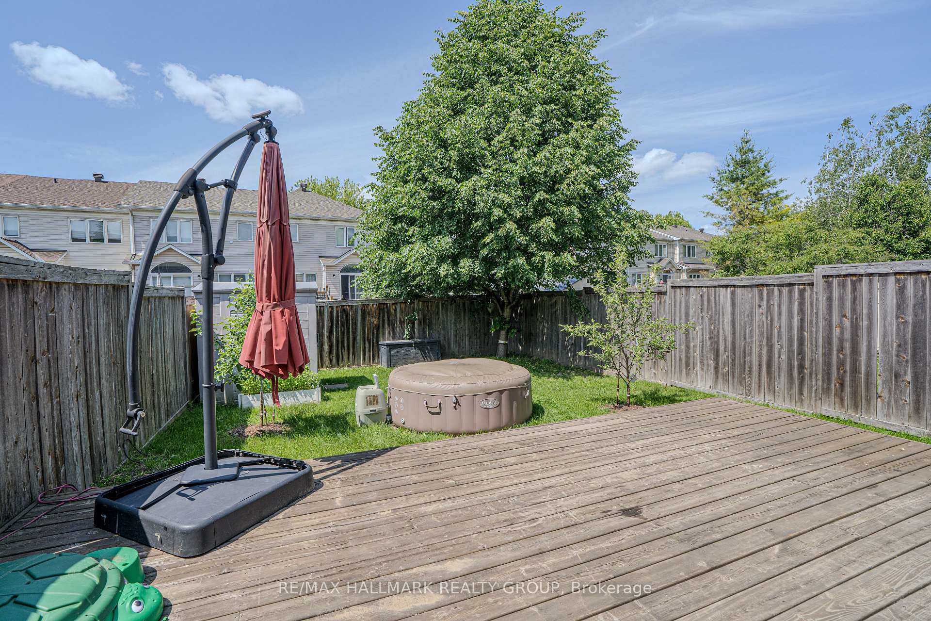 Photo 19 of 325 Bryarton Street N, Ottawa, Chapel Hill — HOMEH