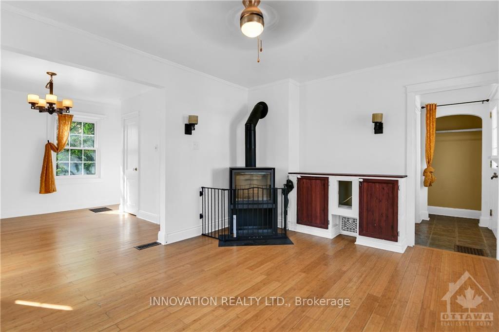 Photo 3 of 120 Queen Mary Street, Ottawa, Overbrook/Castle Heights — HOMEH