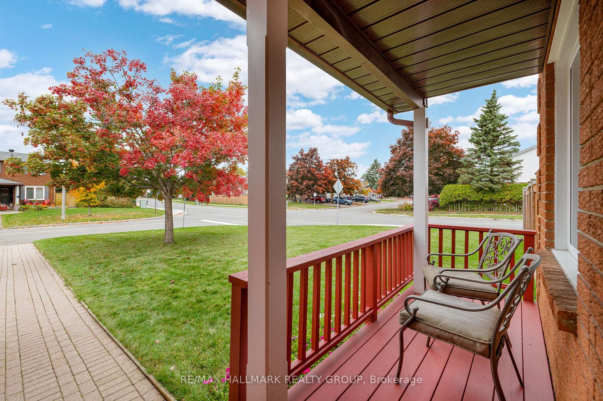 Photo 3 of 336 McEachern Crescent, Ottawa, Bilberry Creek/Queenswood Heights — HOMEH