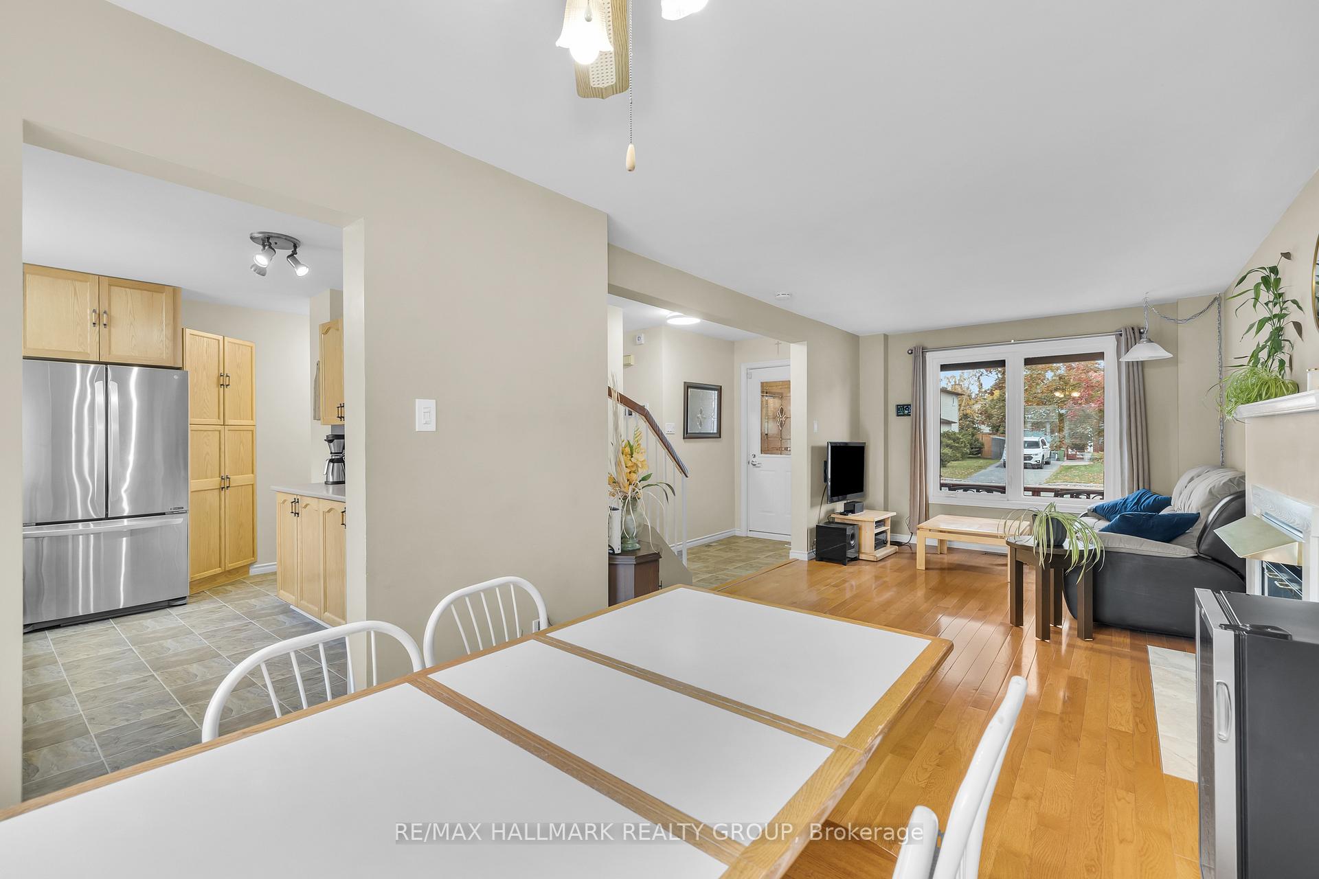Photo 5 of 336 McEachern Crescent, Ottawa, Bilberry Creek/Queenswood Heights — HOMEH