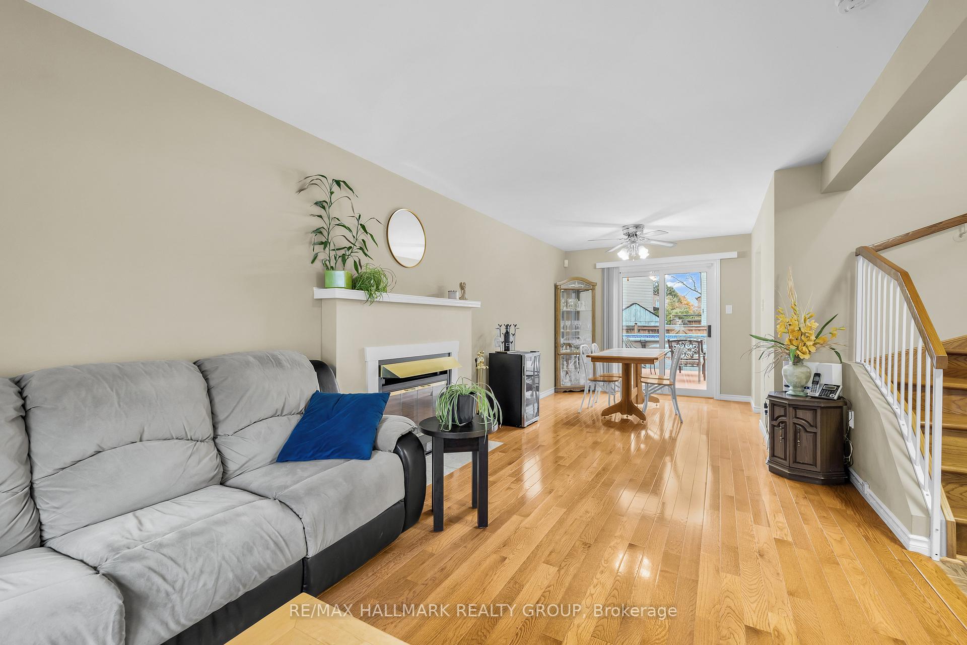Photo 9 of 336 McEachern Crescent, Ottawa, Bilberry Creek/Queenswood Heights — HOMEH