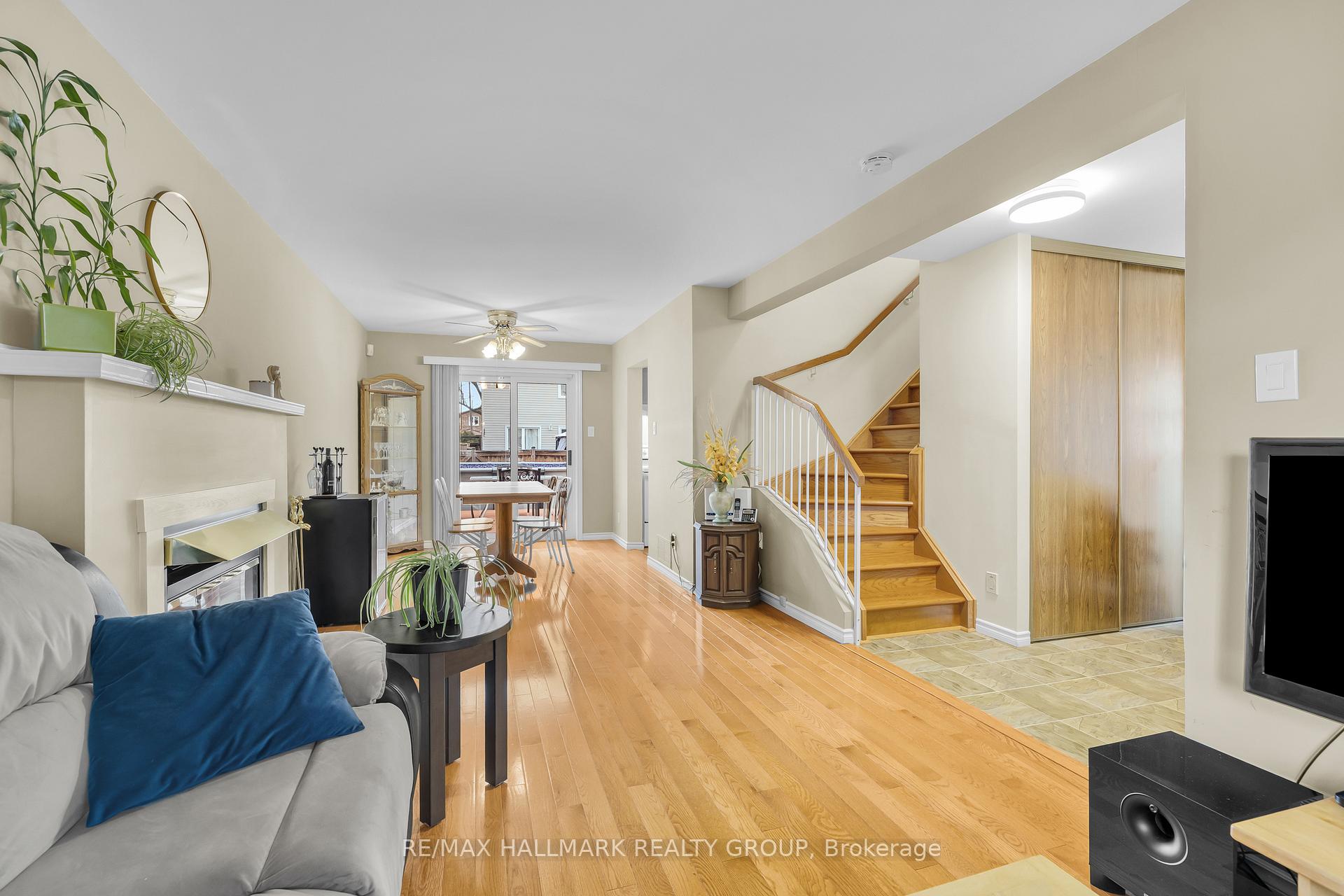 Photo 11 of 336 McEachern Crescent, Ottawa, Bilberry Creek/Queenswood Heights — HOMEH