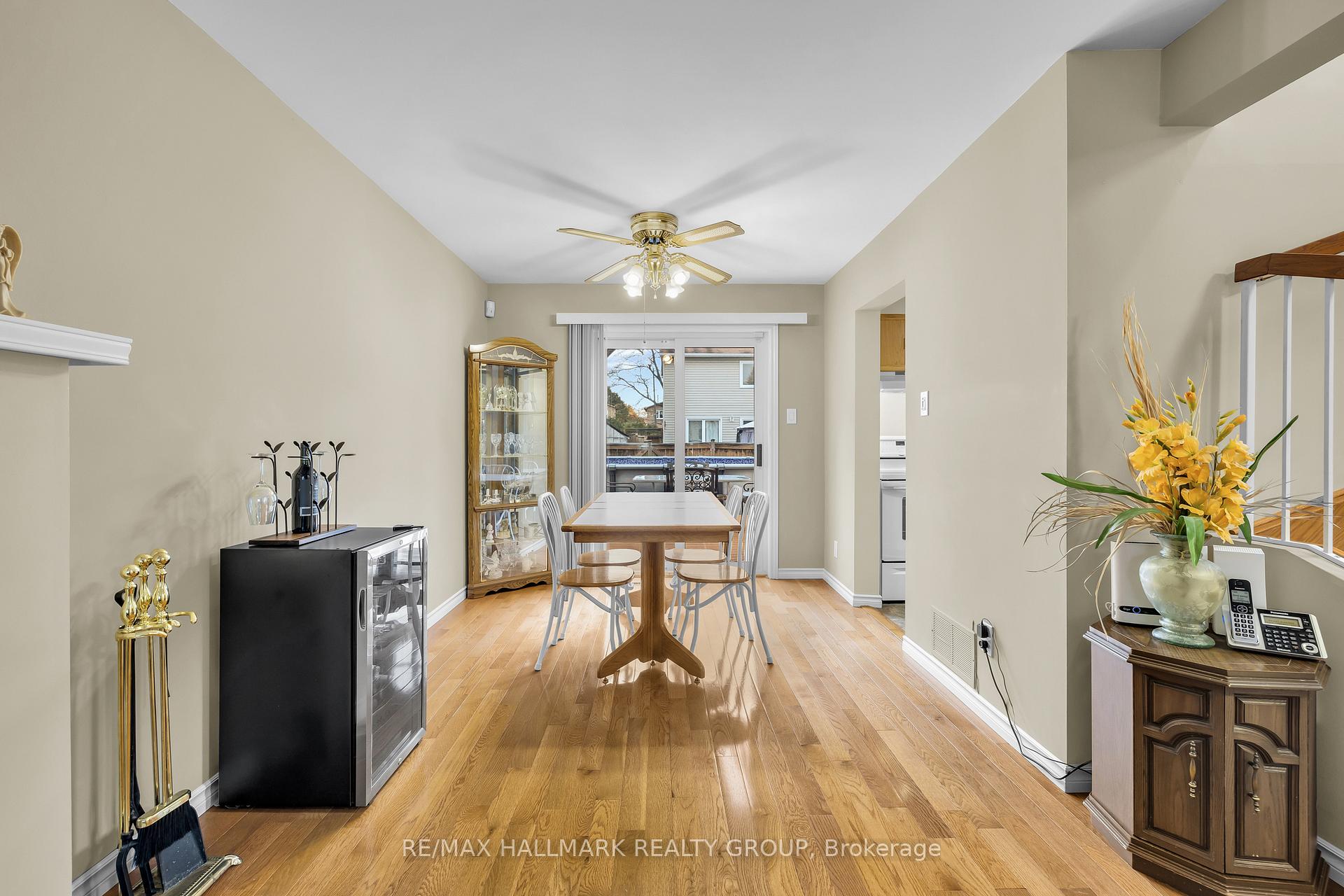 Photo 12 of 336 McEachern Crescent, Ottawa, Bilberry Creek/Queenswood Heights — HOMEH