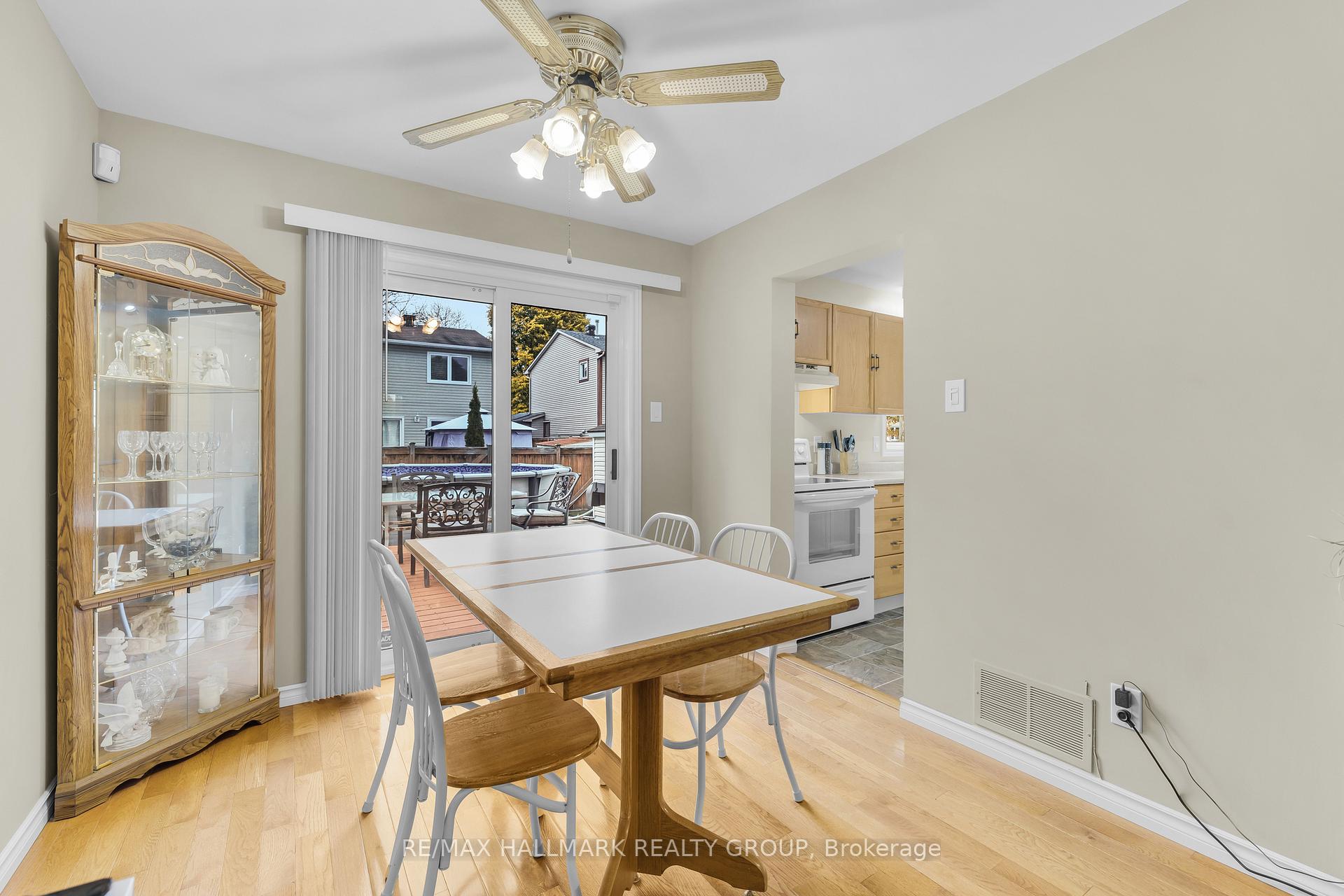 Photo 14 of 336 McEachern Crescent, Ottawa, Bilberry Creek/Queenswood Heights — HOMEH