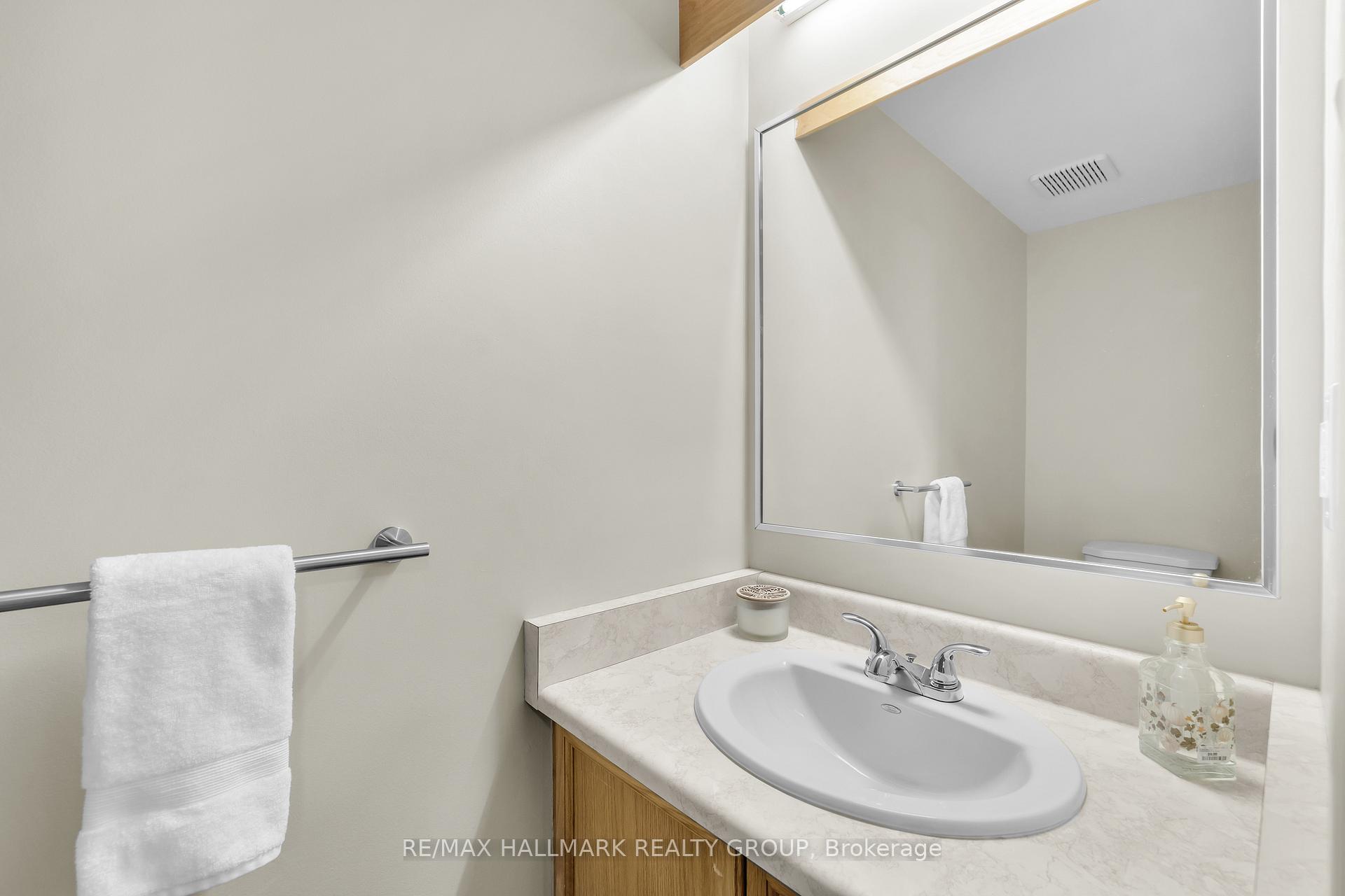 Photo 20 of 336 McEachern Crescent, Ottawa, Bilberry Creek/Queenswood Heights — HOMEH