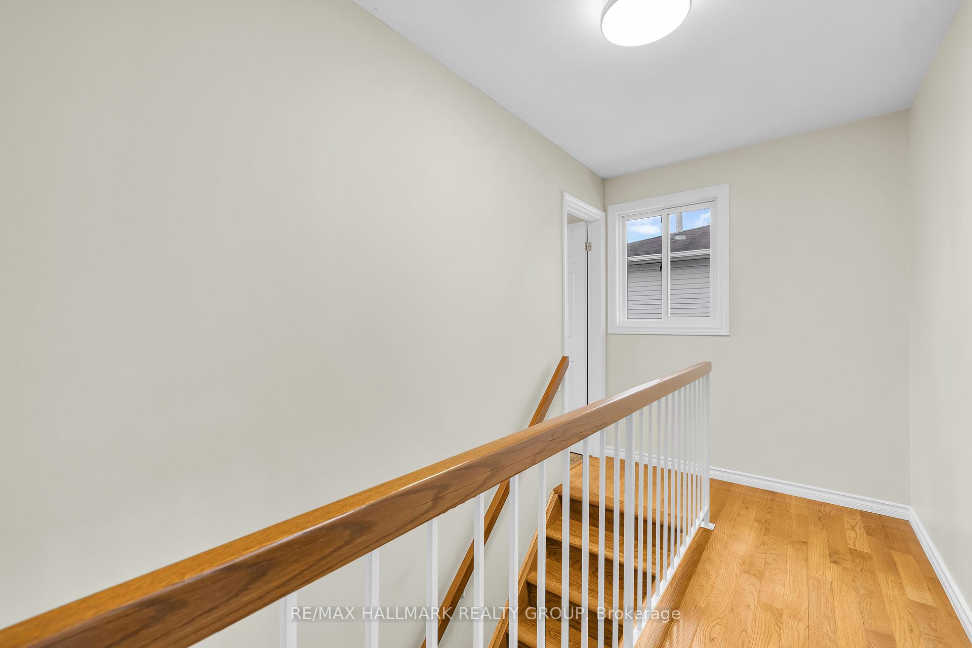 Photo 23 of 336 McEachern Crescent, Ottawa, Bilberry Creek/Queenswood Heights — HOMEH