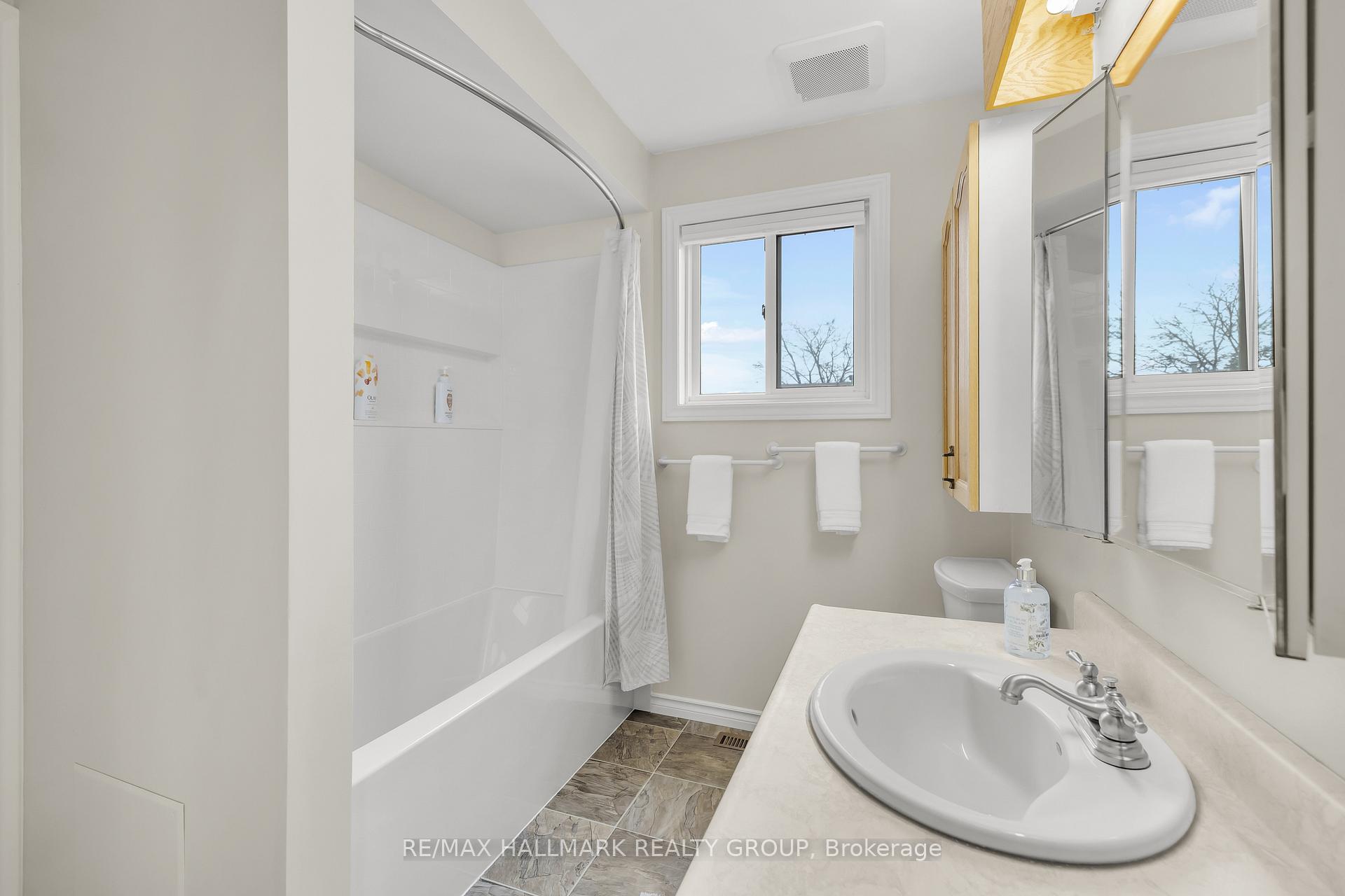Photo 31 of 336 McEachern Crescent, Ottawa, Bilberry Creek/Queenswood Heights — HOMEH