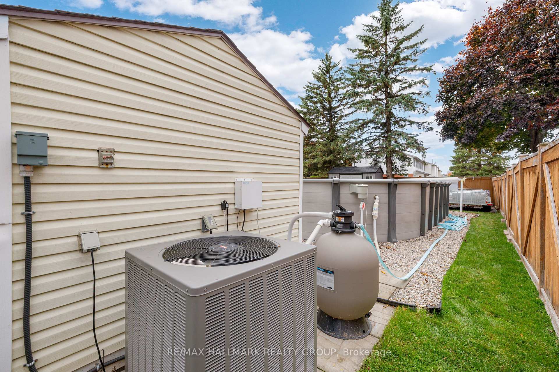 Photo 43 of 336 McEachern Crescent, Ottawa, Bilberry Creek/Queenswood Heights — HOMEH