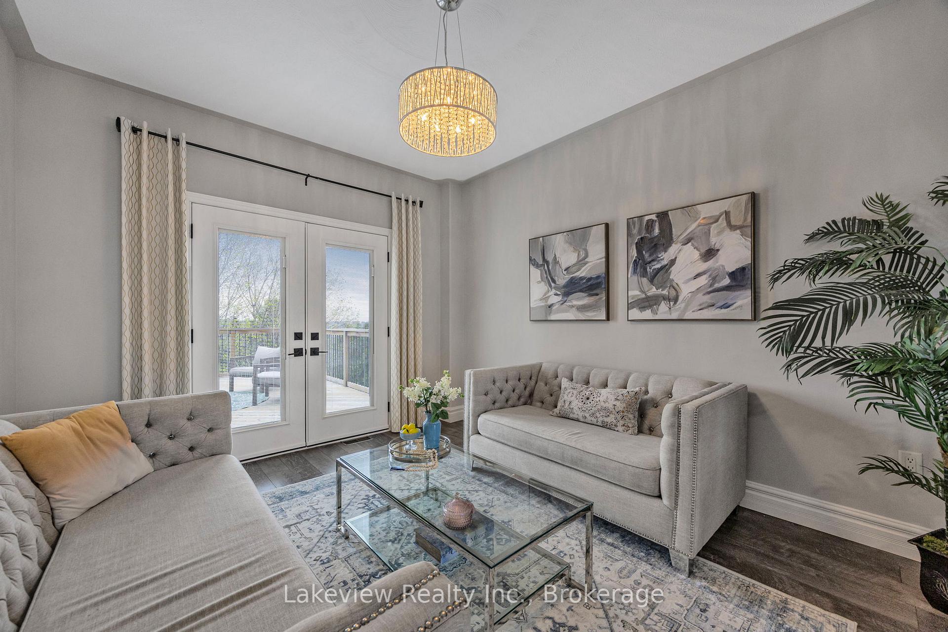 Photo 3 of 31 Cleopatra Court, Orillia — HOMEH