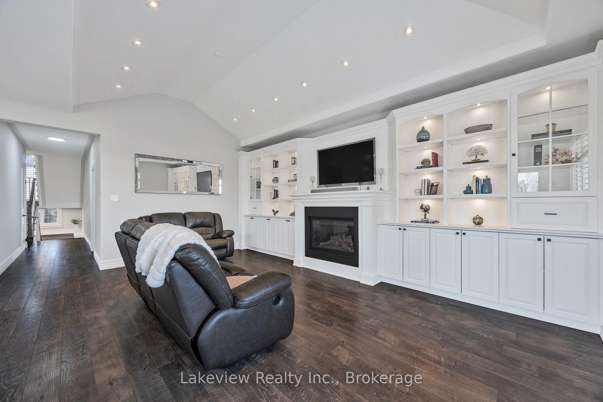 Photo 12 of 31 Cleopatra Court, Orillia — HOMEH