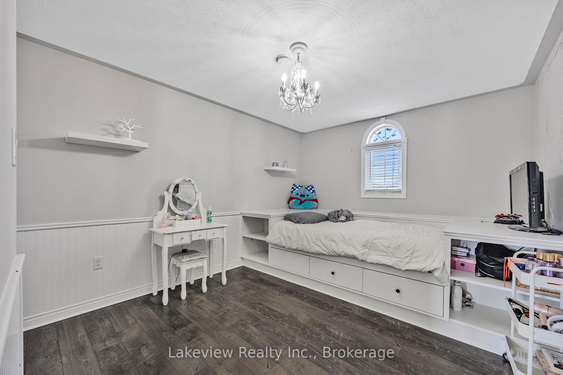 Photo 17 of 31 Cleopatra Court, Orillia — HOMEH