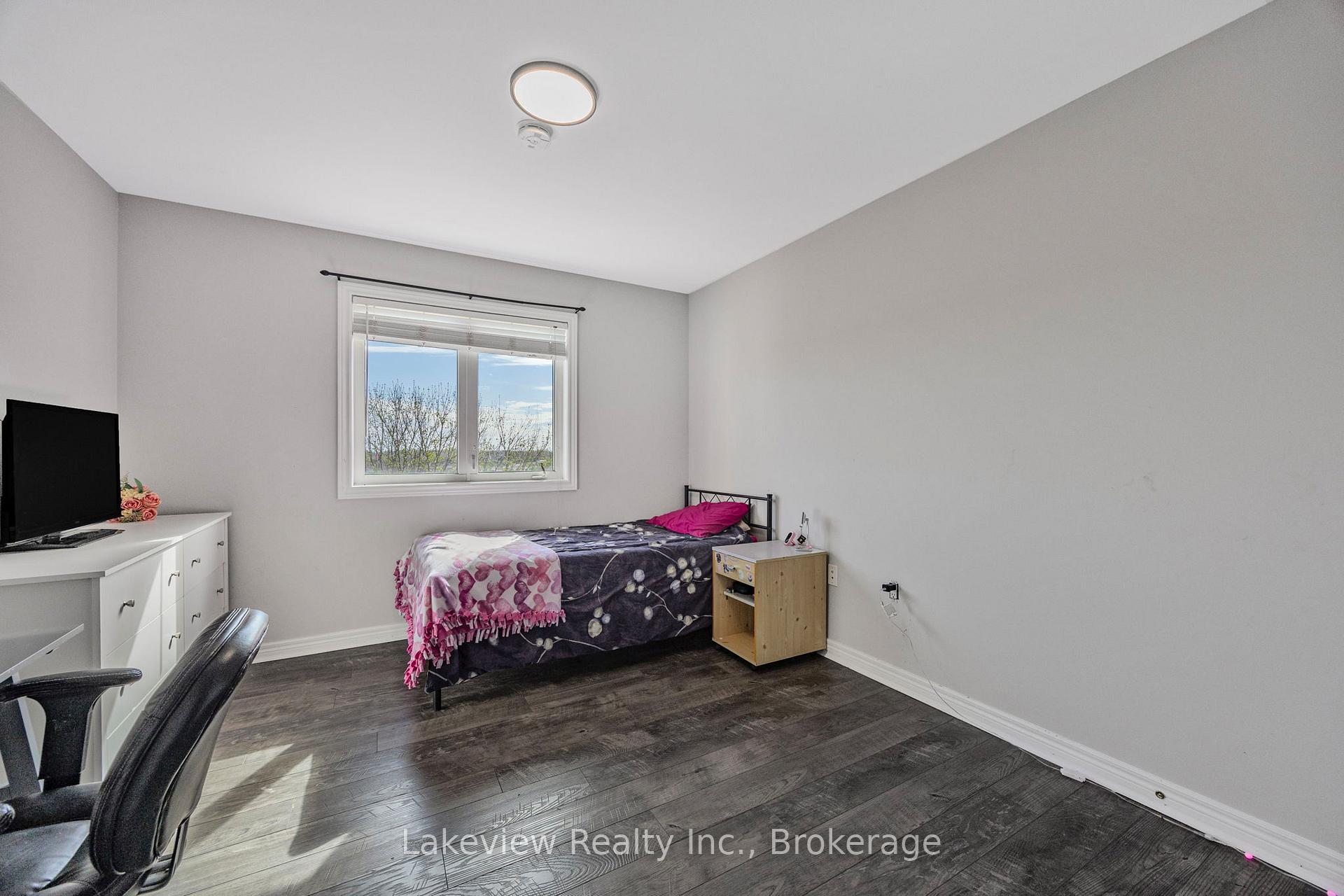 Photo 18 of 31 Cleopatra Court, Orillia — HOMEH