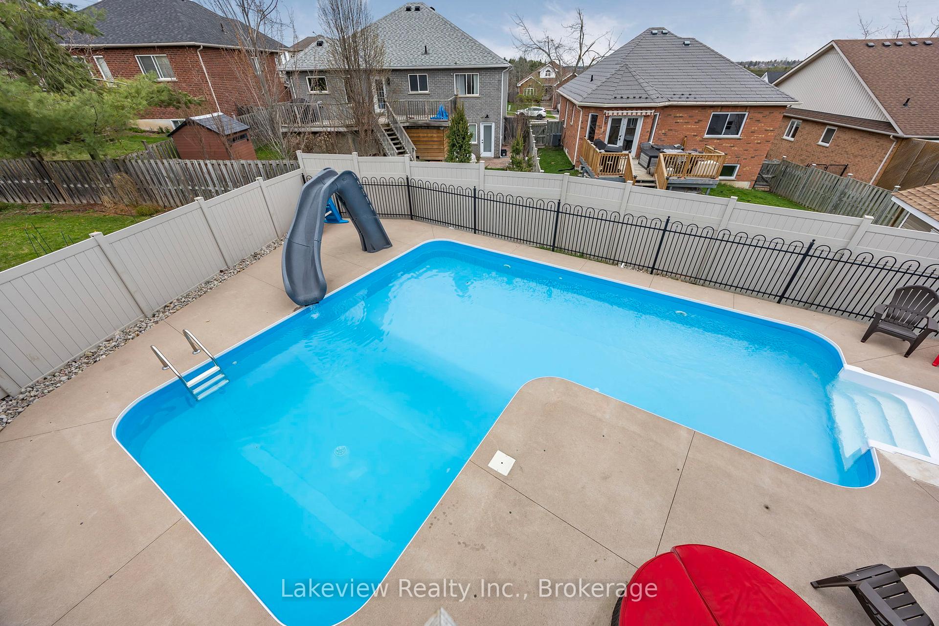 Photo 26 of 31 Cleopatra Court, Orillia — HOMEH
