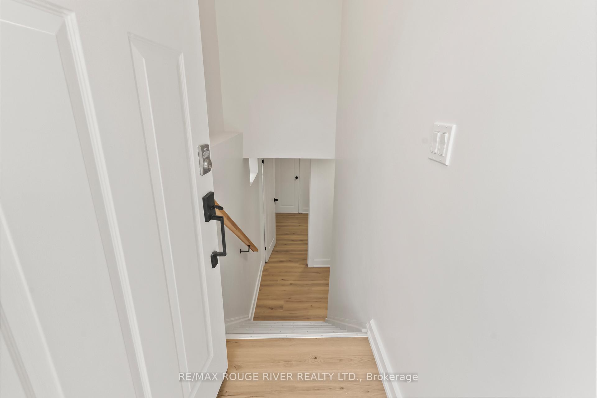 Photo 5 of 745 Glengrove Street, Oshawa, Northglen — HOMEH