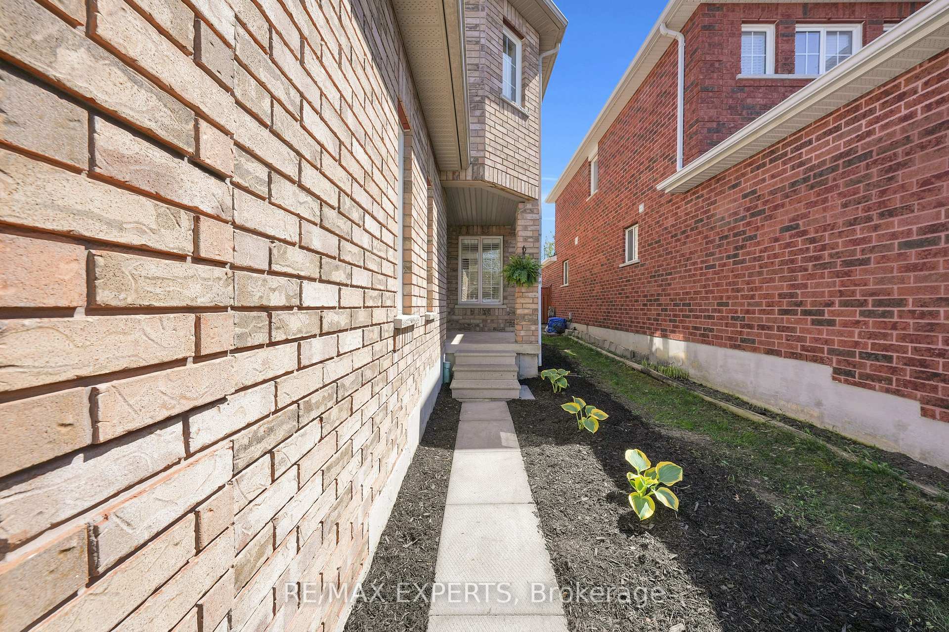 Photo 2 of 21 Preston Avenue, New Tecumseth, Alliston — HOMEH