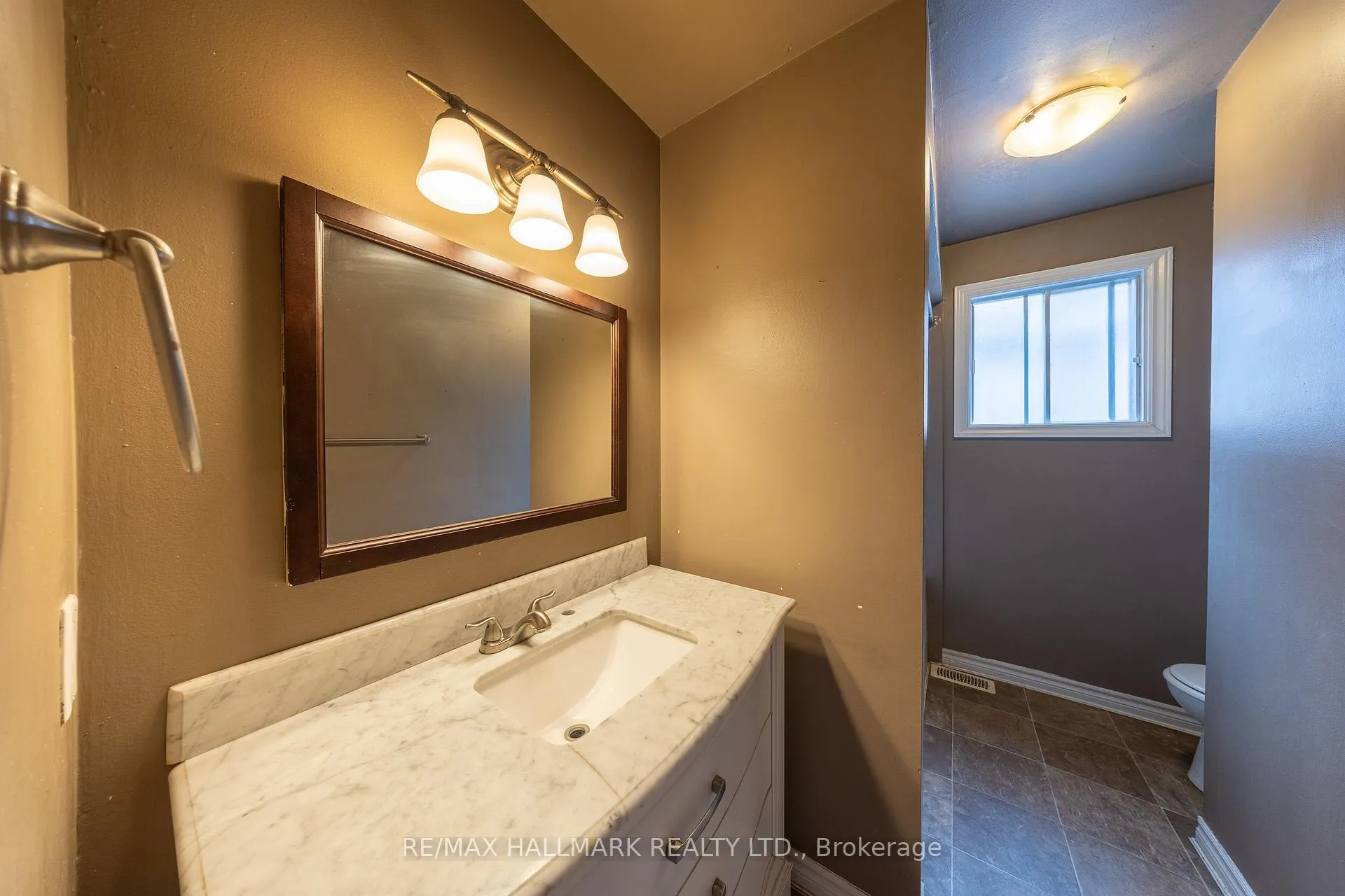 Photo 18 of 200 Adele Crescent, Oshawa, McLaughlin — HOMEH