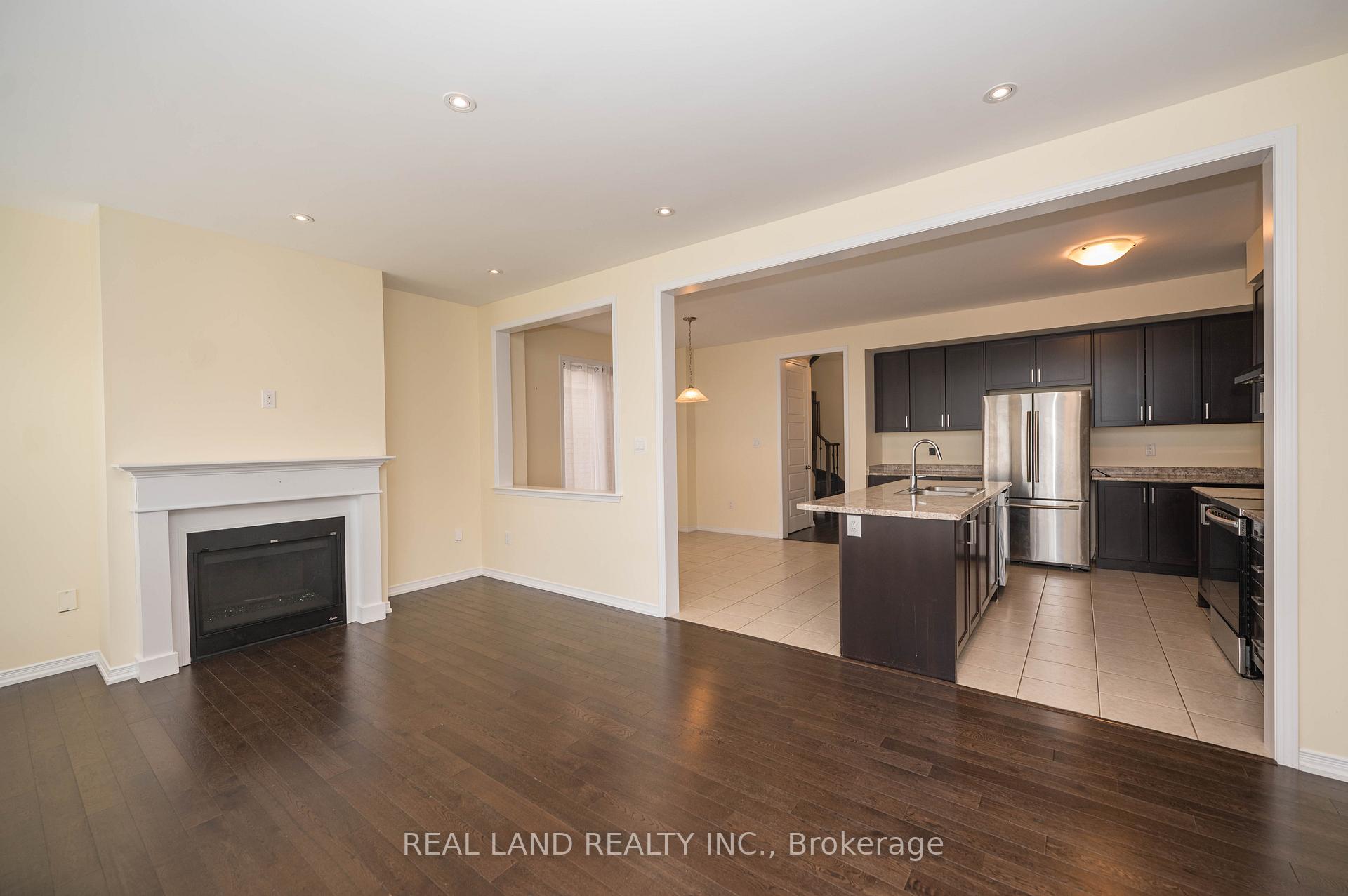 Photo 10 of 7782 Hackberry Trail, Niagara Falls, Brown — HOMEH