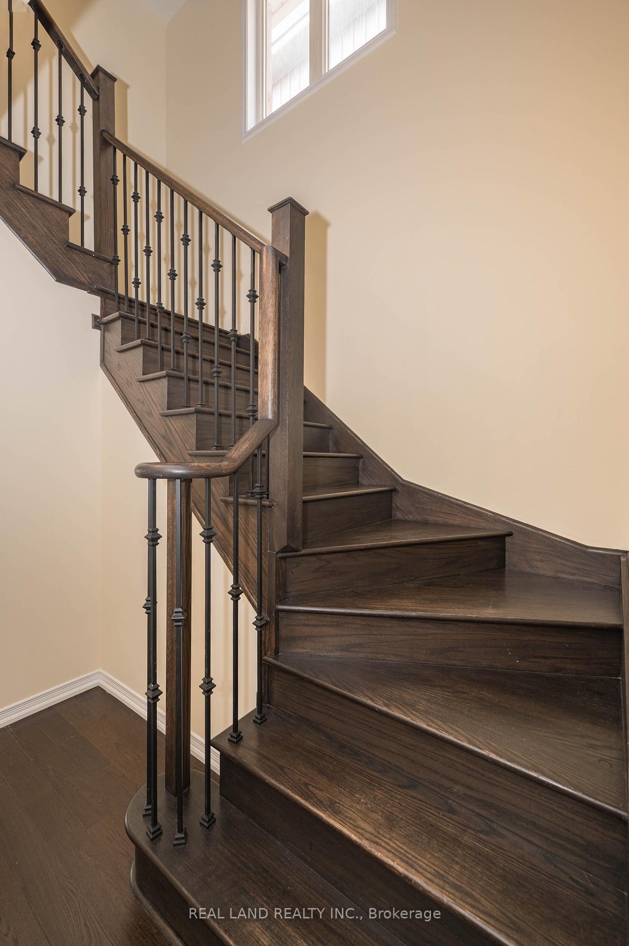 Photo 11 of 7782 Hackberry Trail, Niagara Falls, Brown — HOMEH