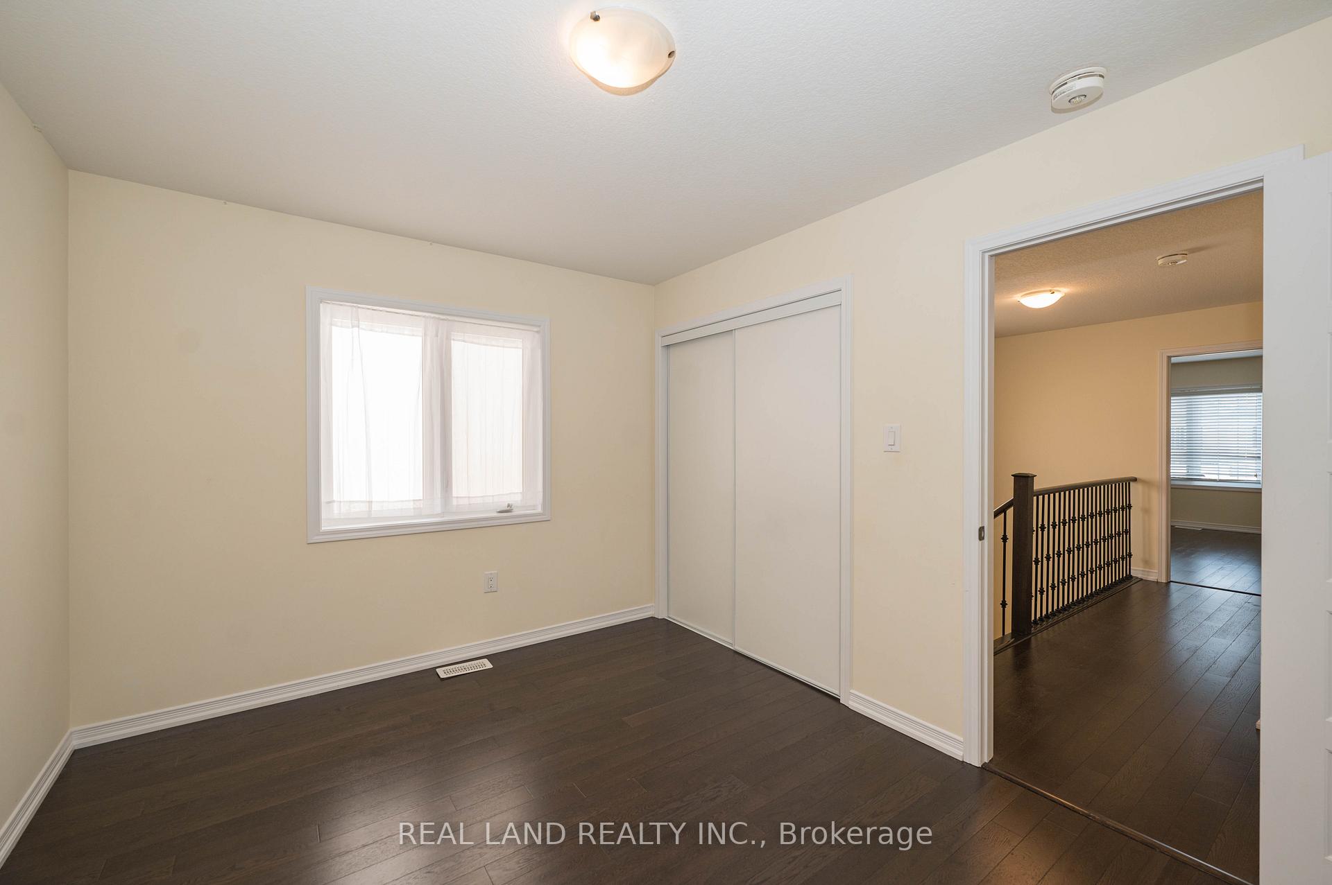Photo 14 of 7782 Hackberry Trail, Niagara Falls, Brown — HOMEH