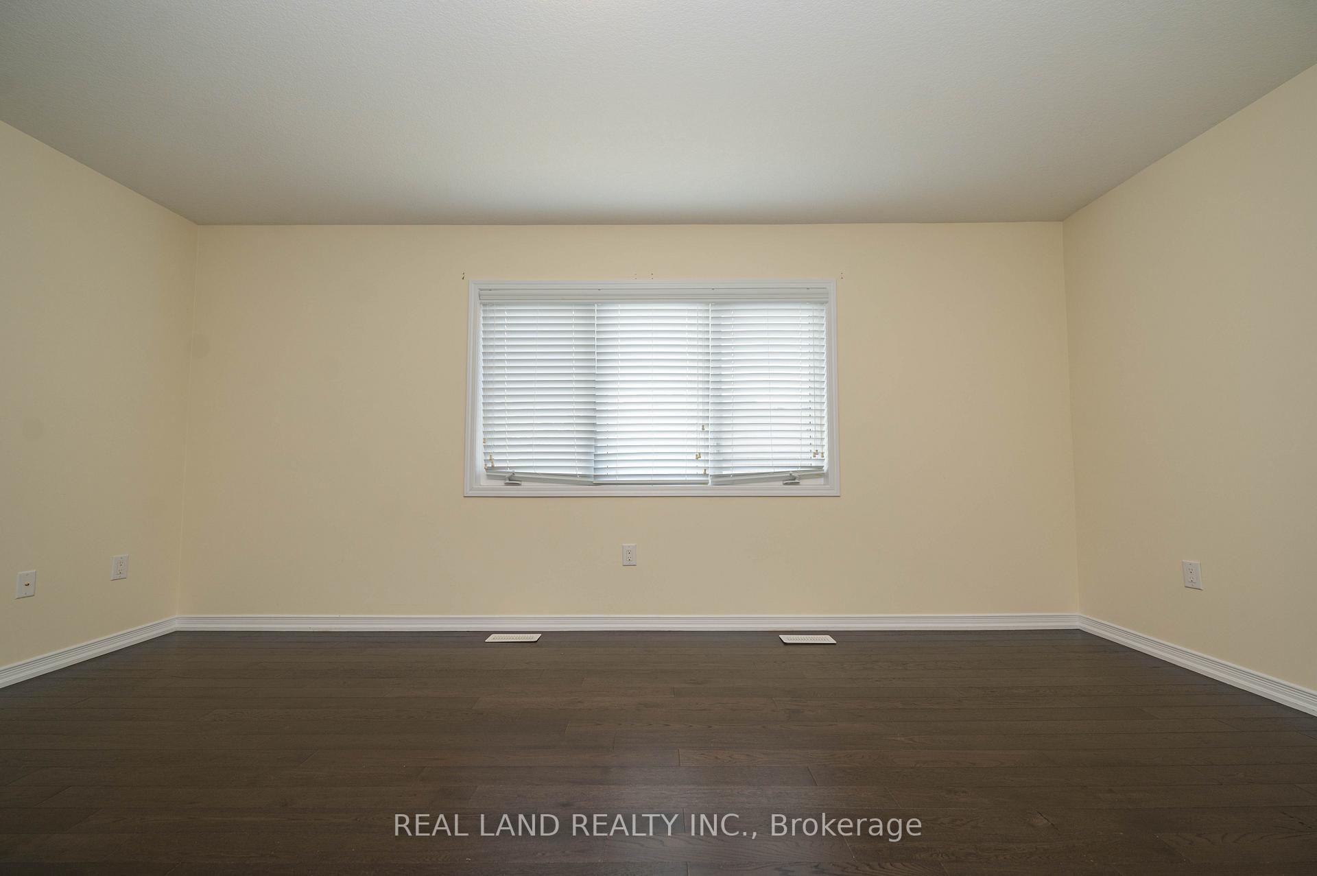 Photo 16 of 7782 Hackberry Trail, Niagara Falls, Brown — HOMEH