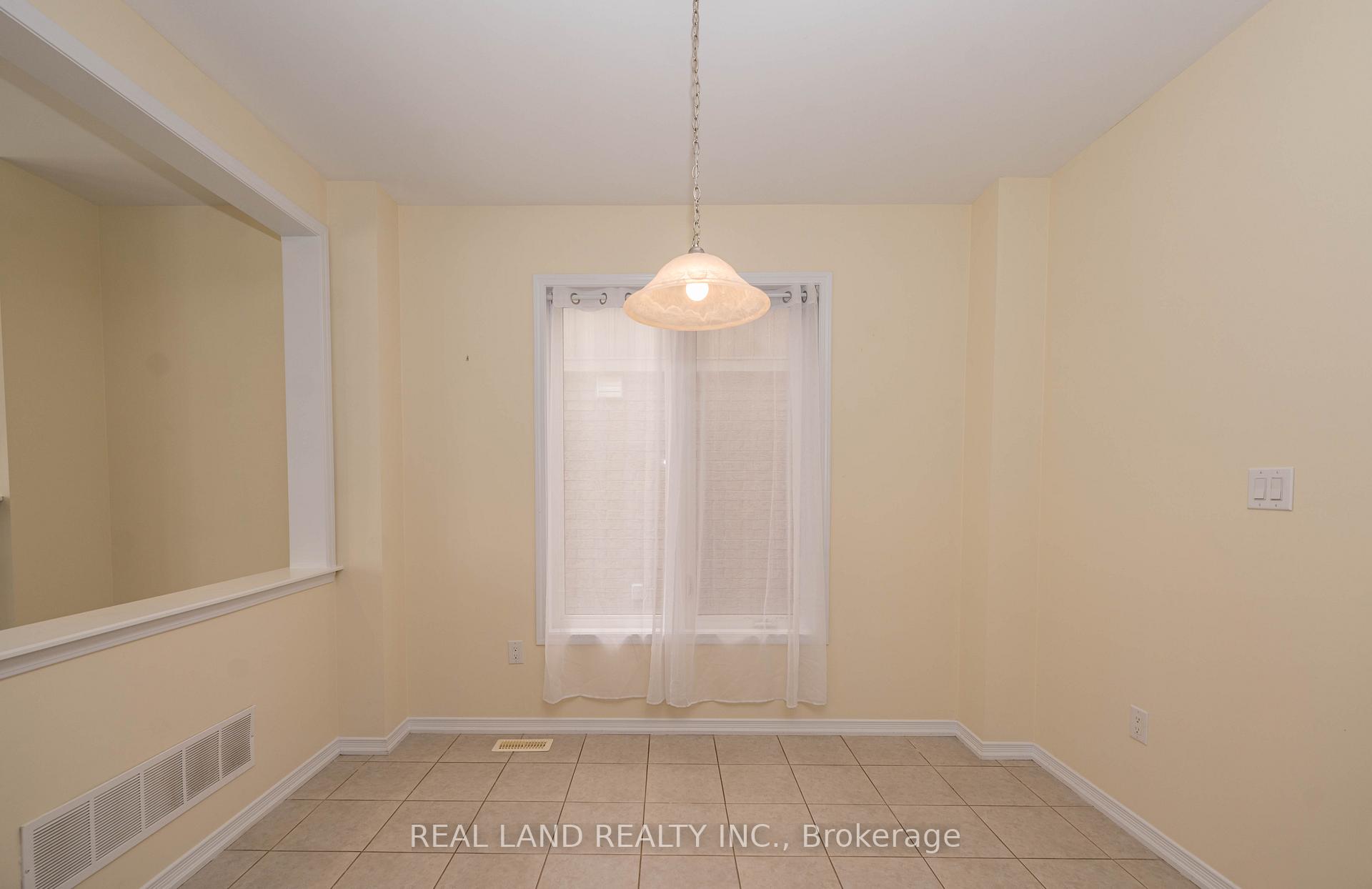 Photo 17 of 7782 Hackberry Trail, Niagara Falls, Brown — HOMEH