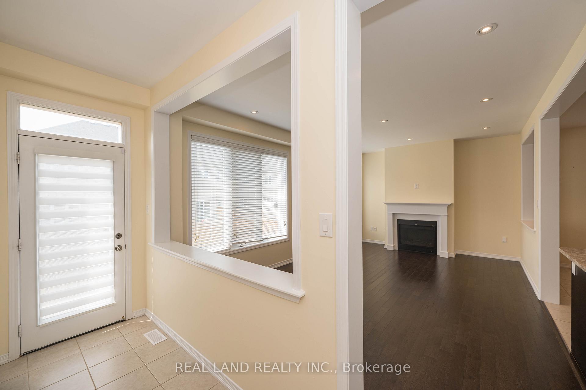 Photo 18 of 7782 Hackberry Trail, Niagara Falls, Brown — HOMEH