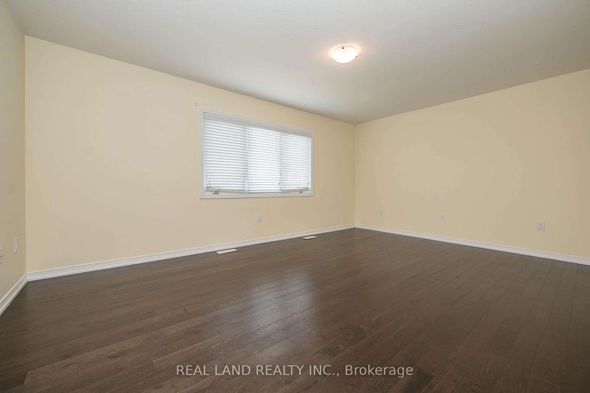 Photo 19 of 7782 Hackberry Trail, Niagara Falls, Brown — HOMEH
