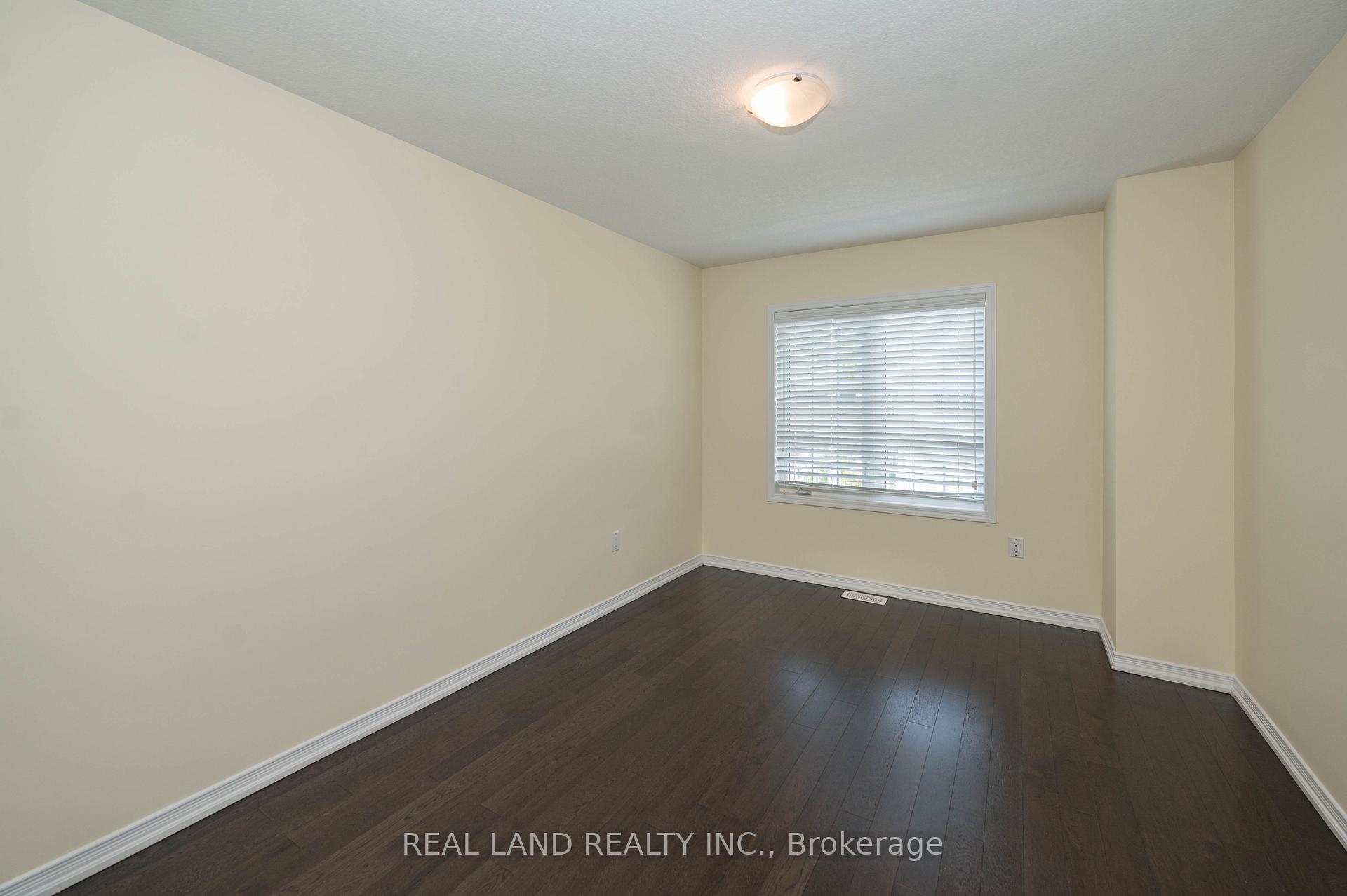 Photo 25 of 7782 Hackberry Trail, Niagara Falls, Brown — HOMEH