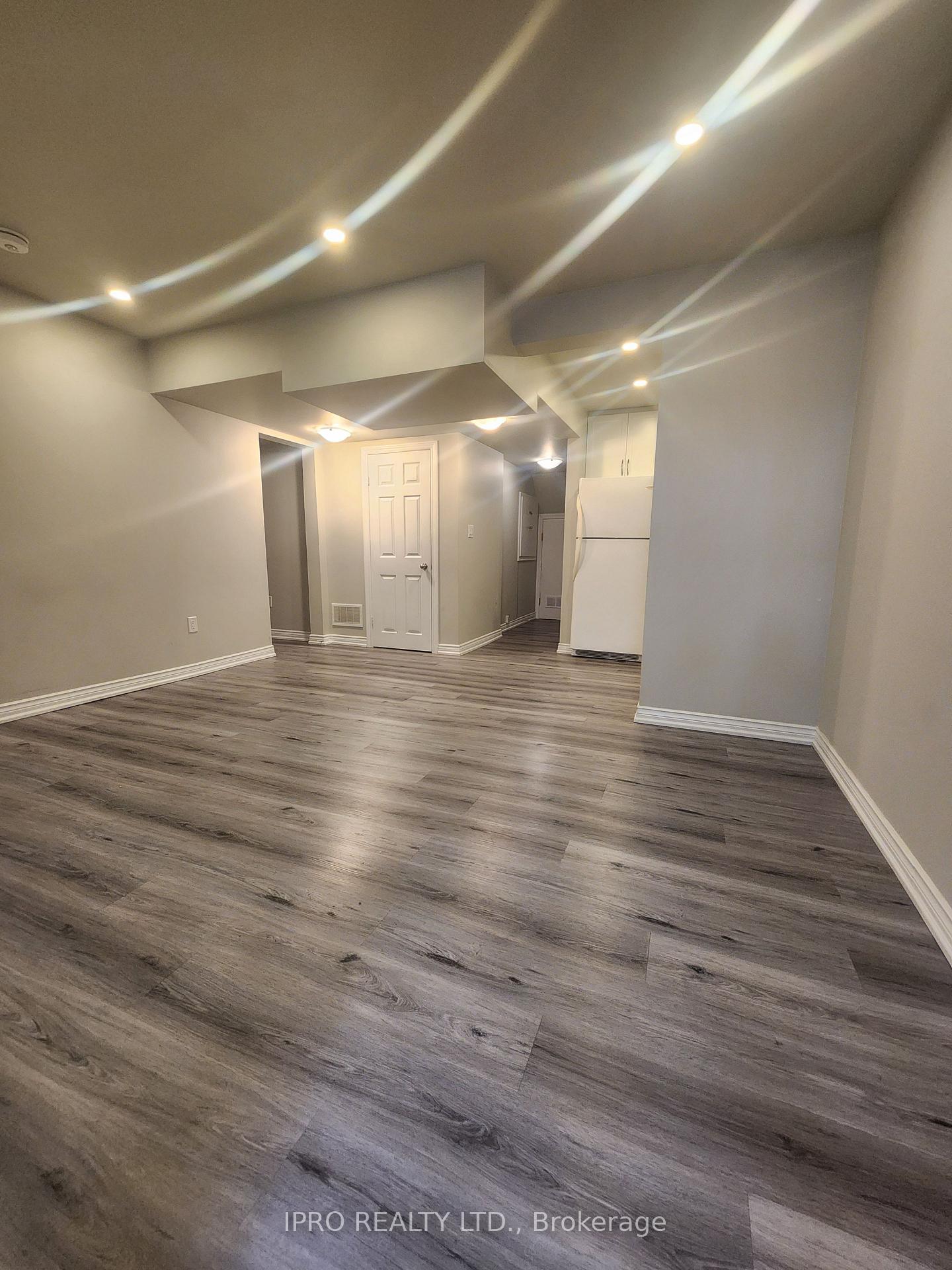 Photo 5 of 5853 whitehorn Crescent, Mississauga, East Credit — HOMEH