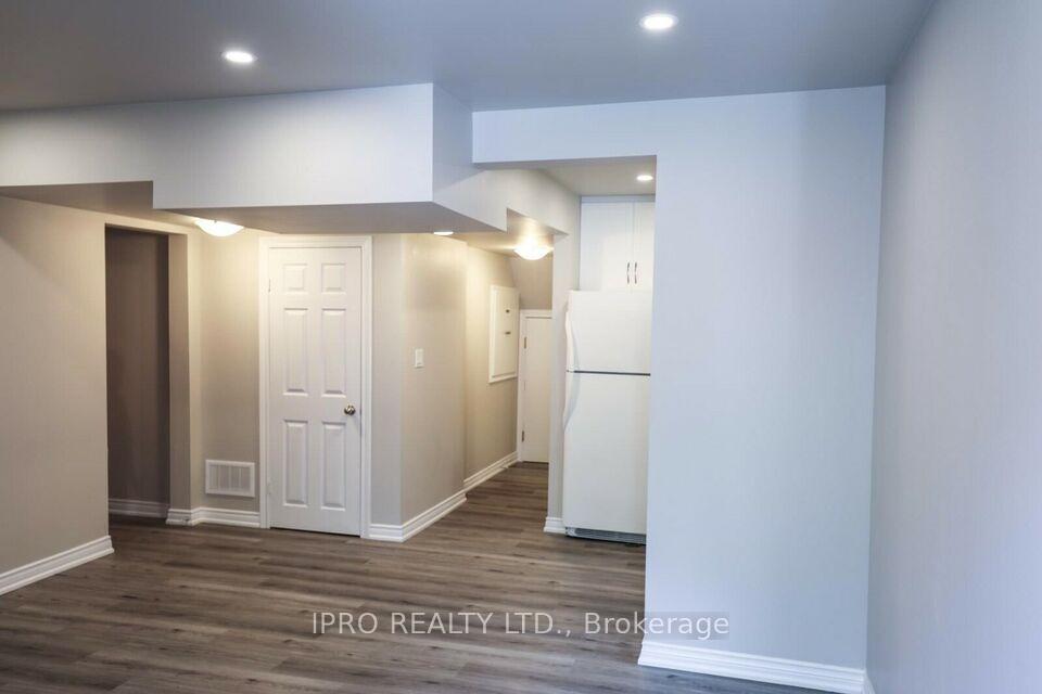 Photo 8 of 5853 whitehorn Crescent, Mississauga, East Credit — HOMEH