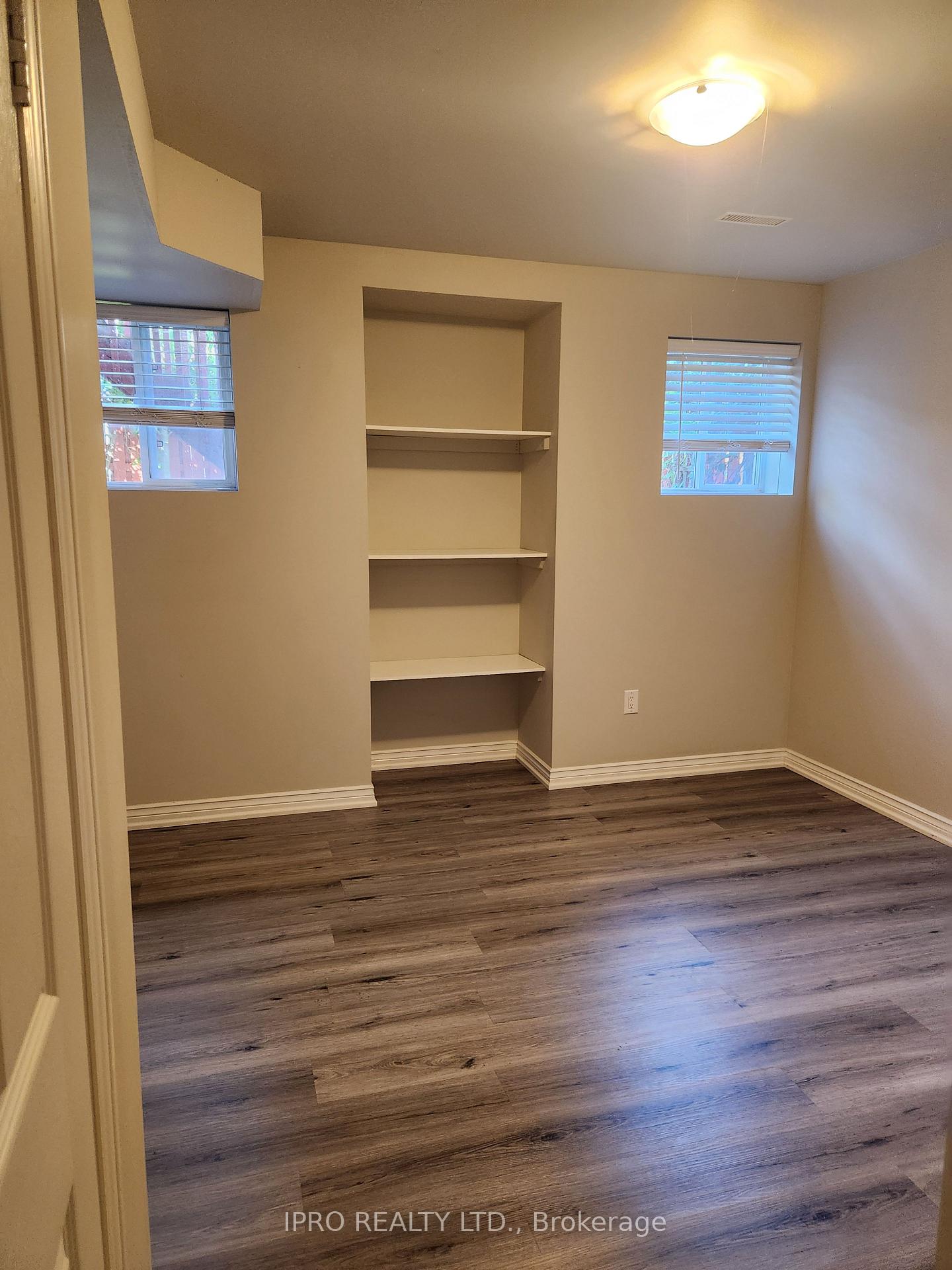 Photo 2 of 5853 whitehorn Crescent, Mississauga, East Credit — HOMEH