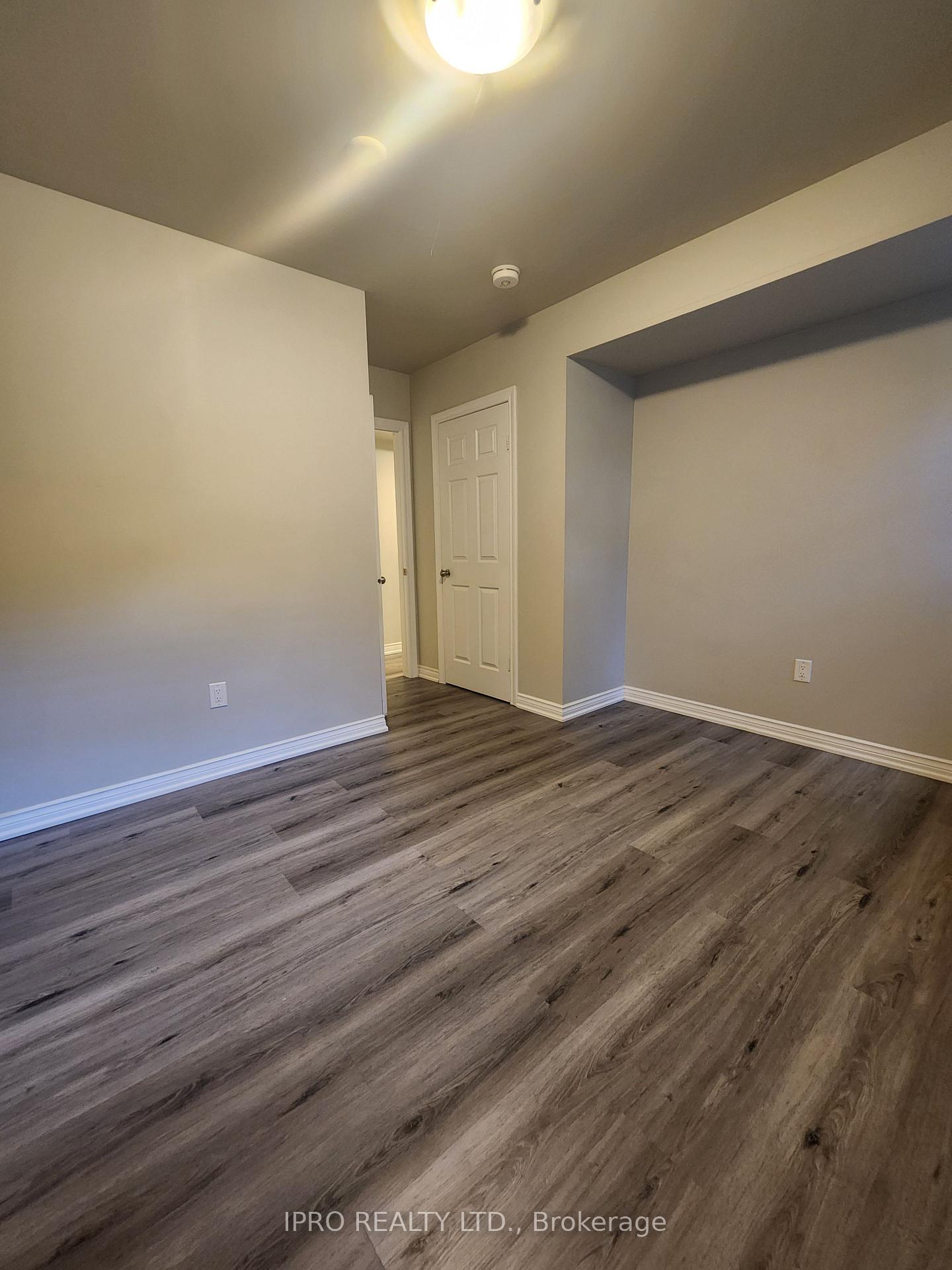 Photo 3 of 5853 whitehorn Crescent, Mississauga, East Credit — HOMEH