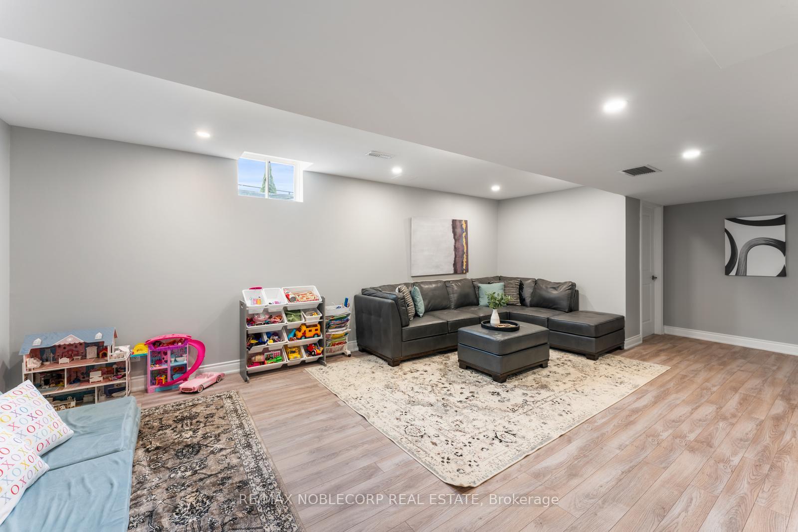 Photo 36 of 174 Strachan Trail, New Tecumseth, Beeton — HOMEH