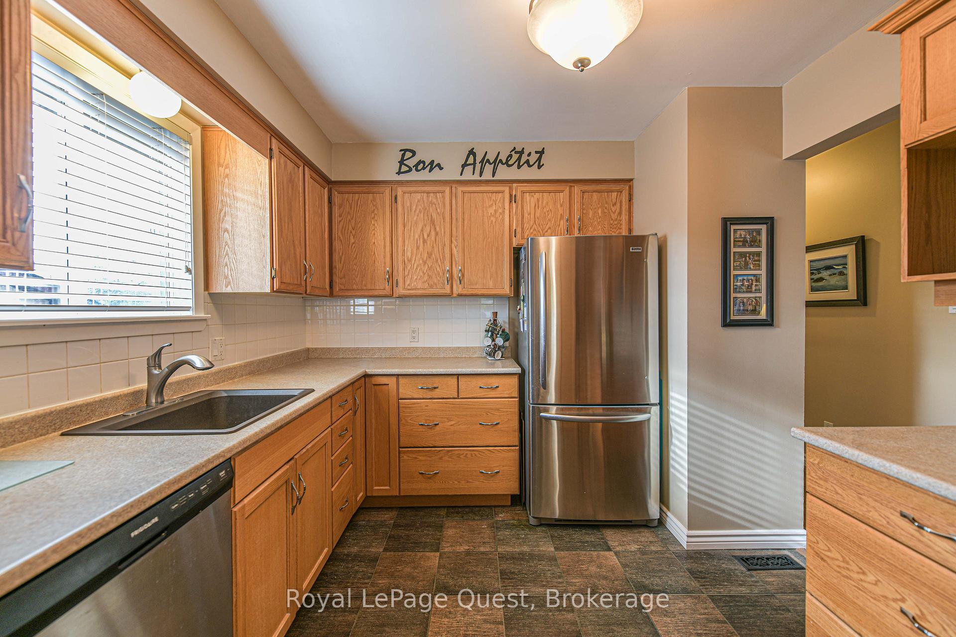 Photo 12 of 9 Marlisa Drive, Orillia — HOMEH
