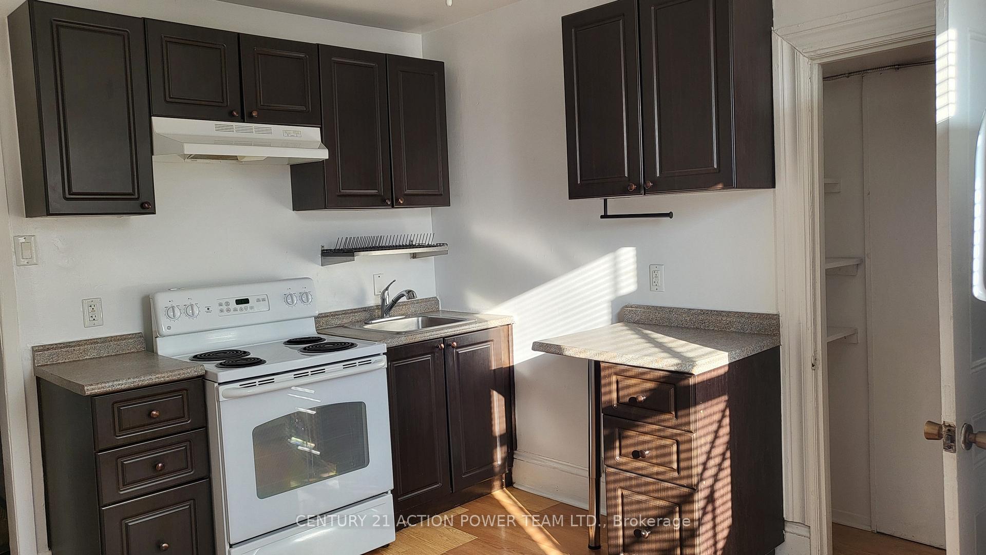 Photo 3 of Unit 3, 703 Cooper Street, Ottawa, Ottawa Centre — HOMEH