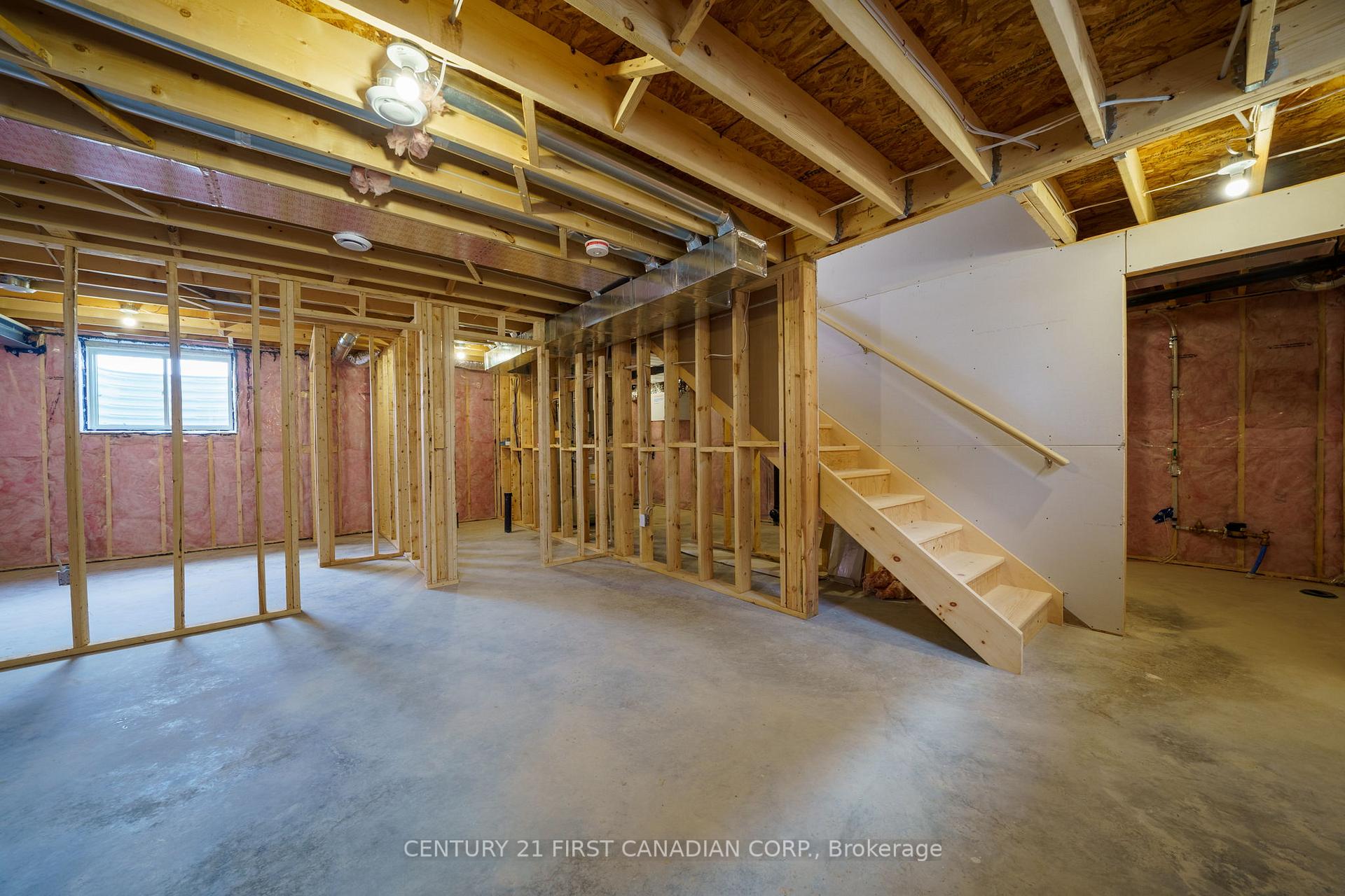 Photo 7 of 63 Postma Crescent, North Middlesex, Alisa Craig — HOMEH