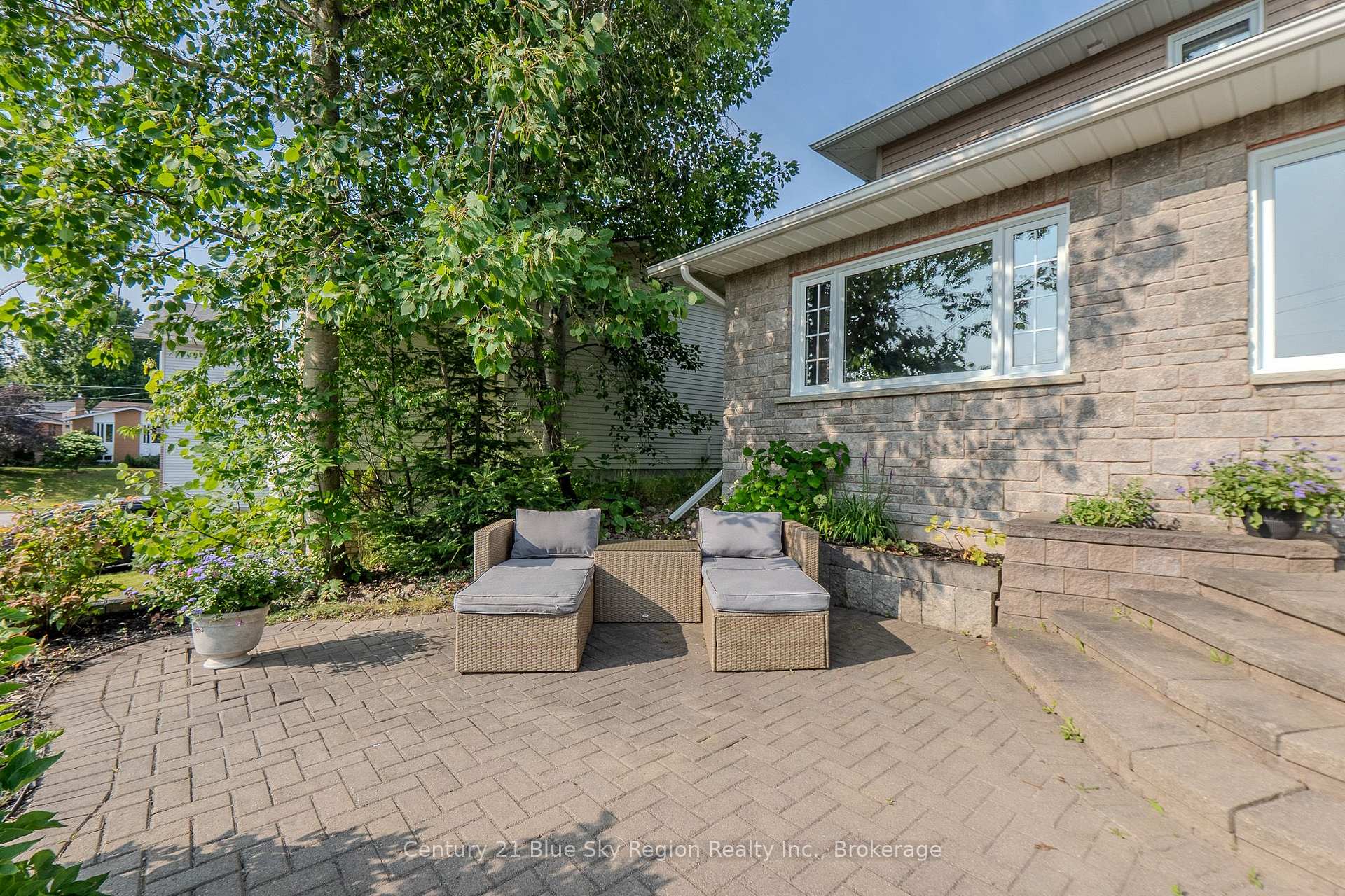 Photo 3 of 77 Shallot Crescent, North Bay, Birchaven — HOMEH