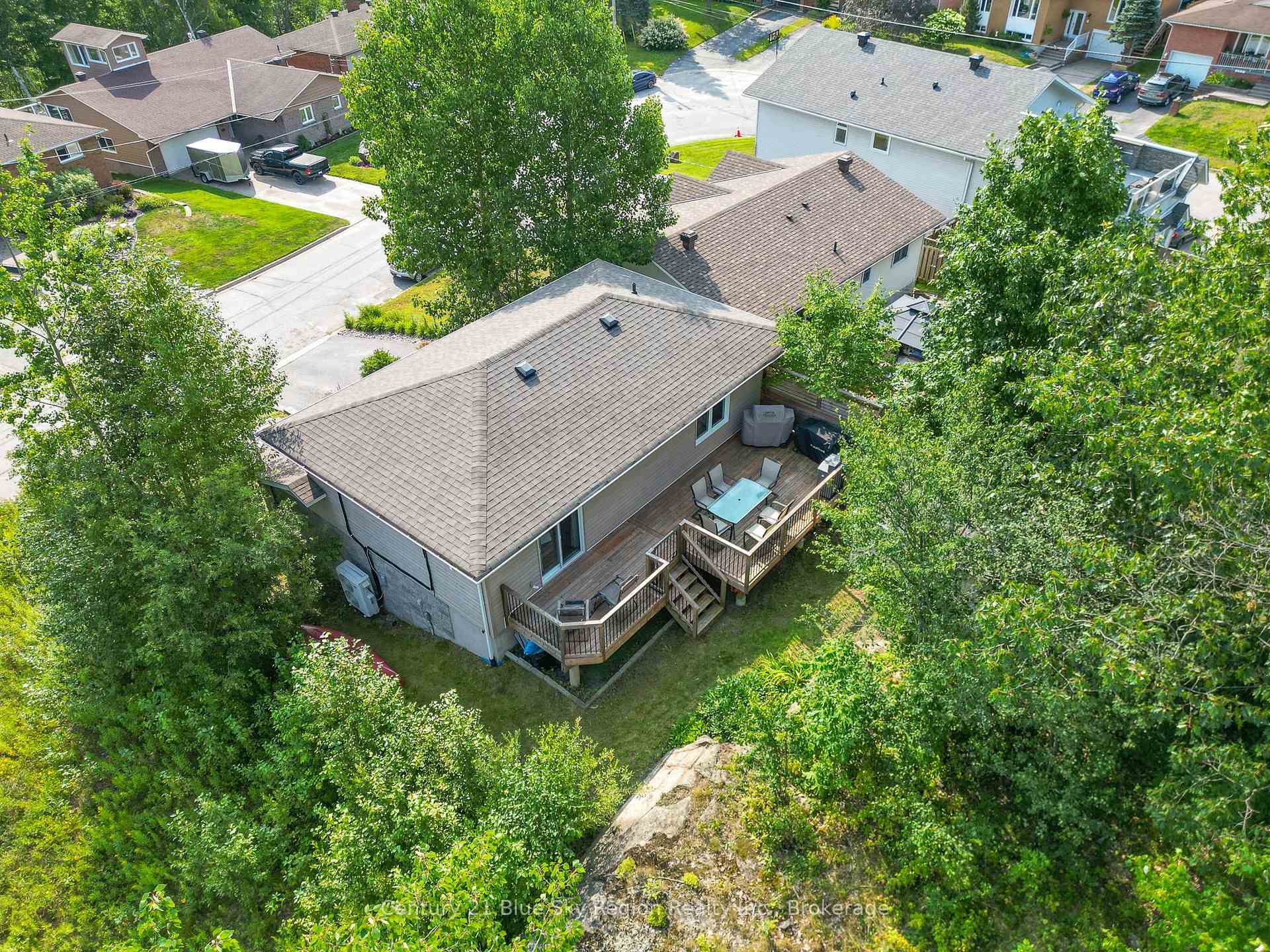 Photo 4 of 77 Shallot Crescent, North Bay, Birchaven — HOMEH