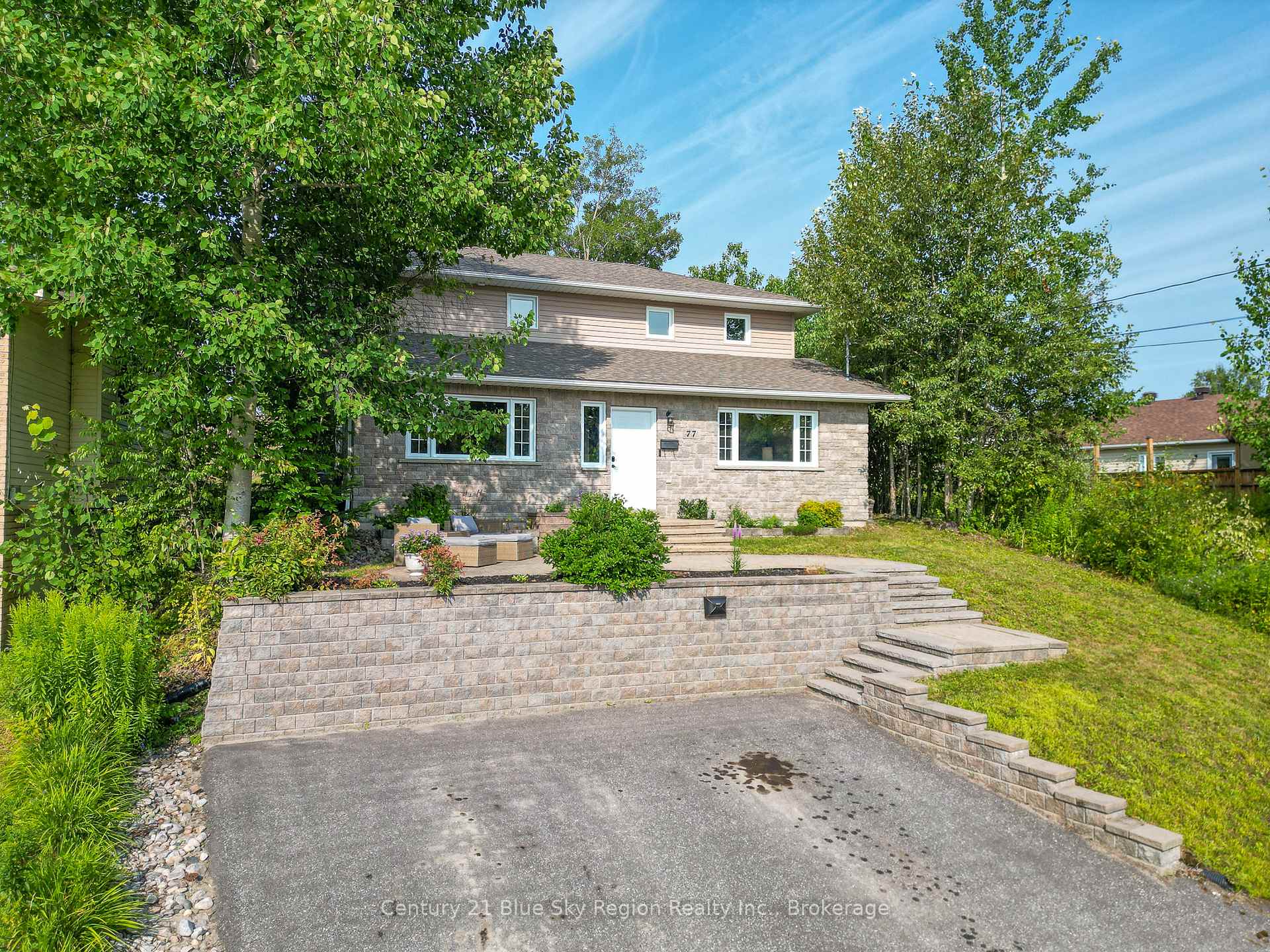 Photo 38 of 77 Shallot Crescent, North Bay, Birchaven — HOMEH